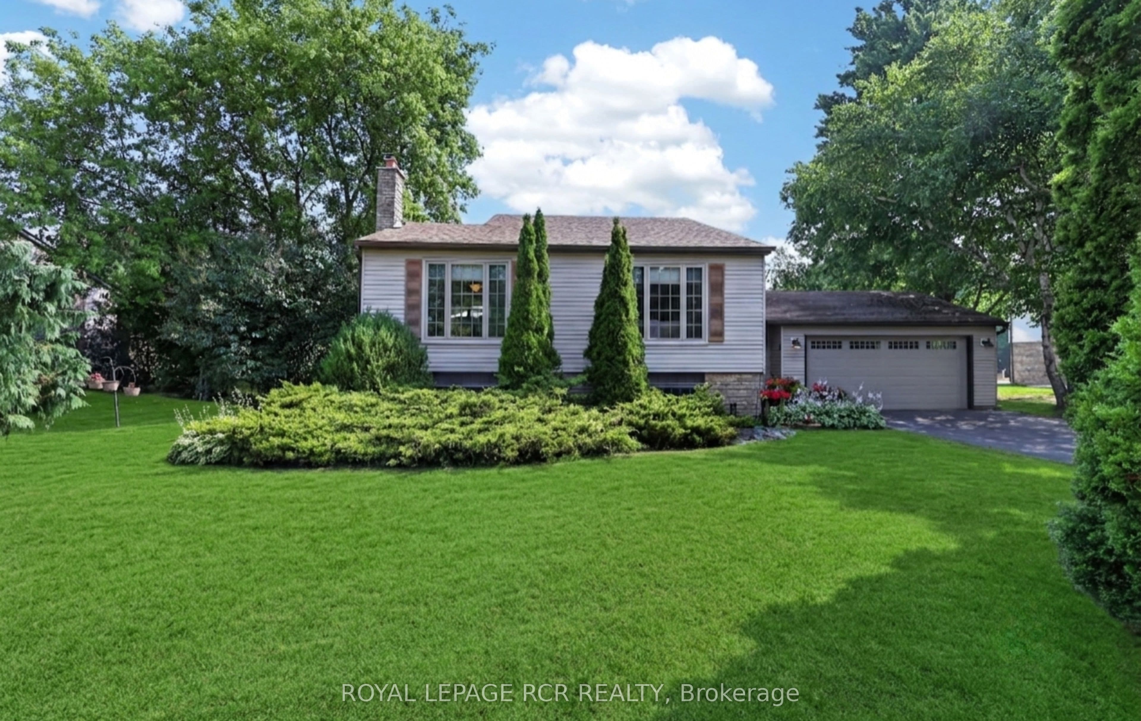 60 Holmes Drive photo 1