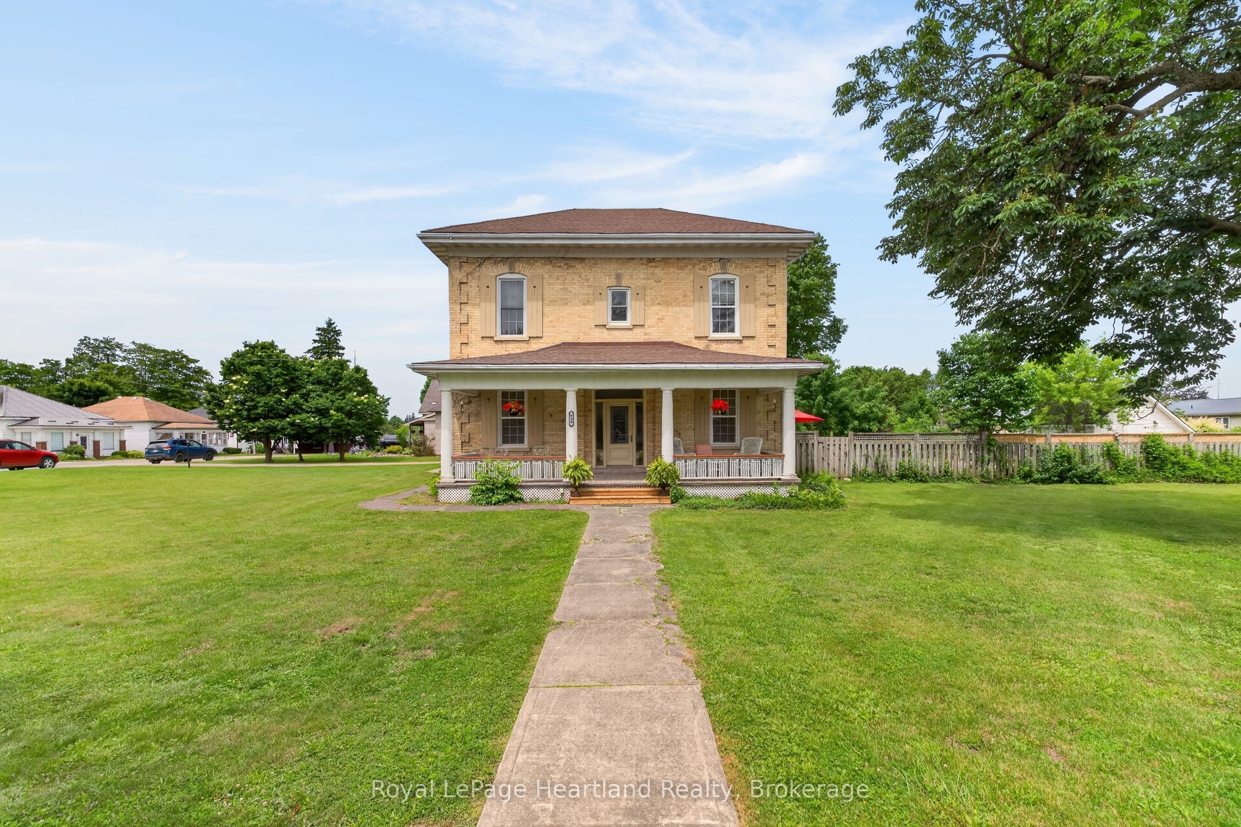 638 Havelock Street photo 1