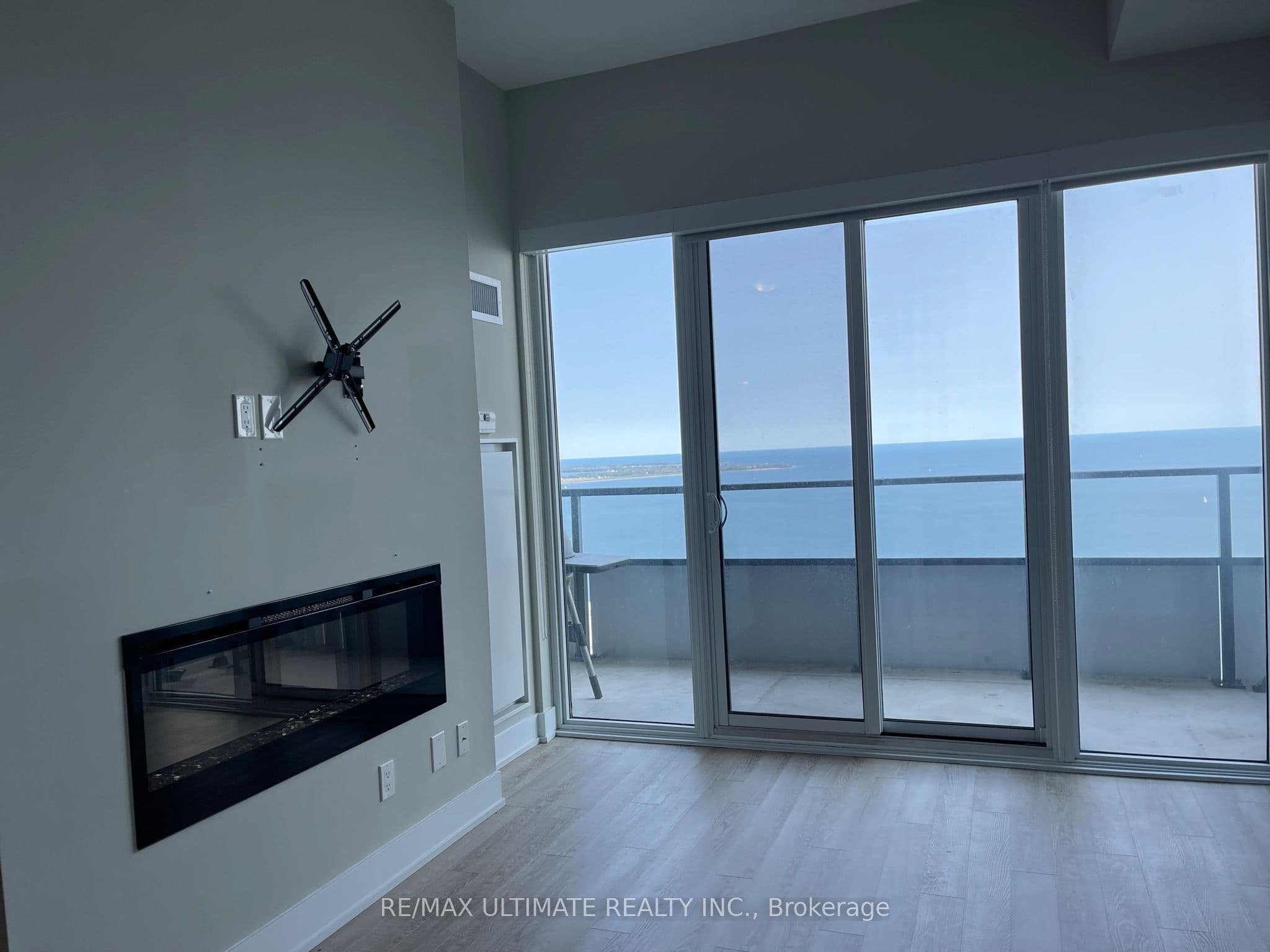 Unit #6206 30 Shore Breeze Drive photo 1