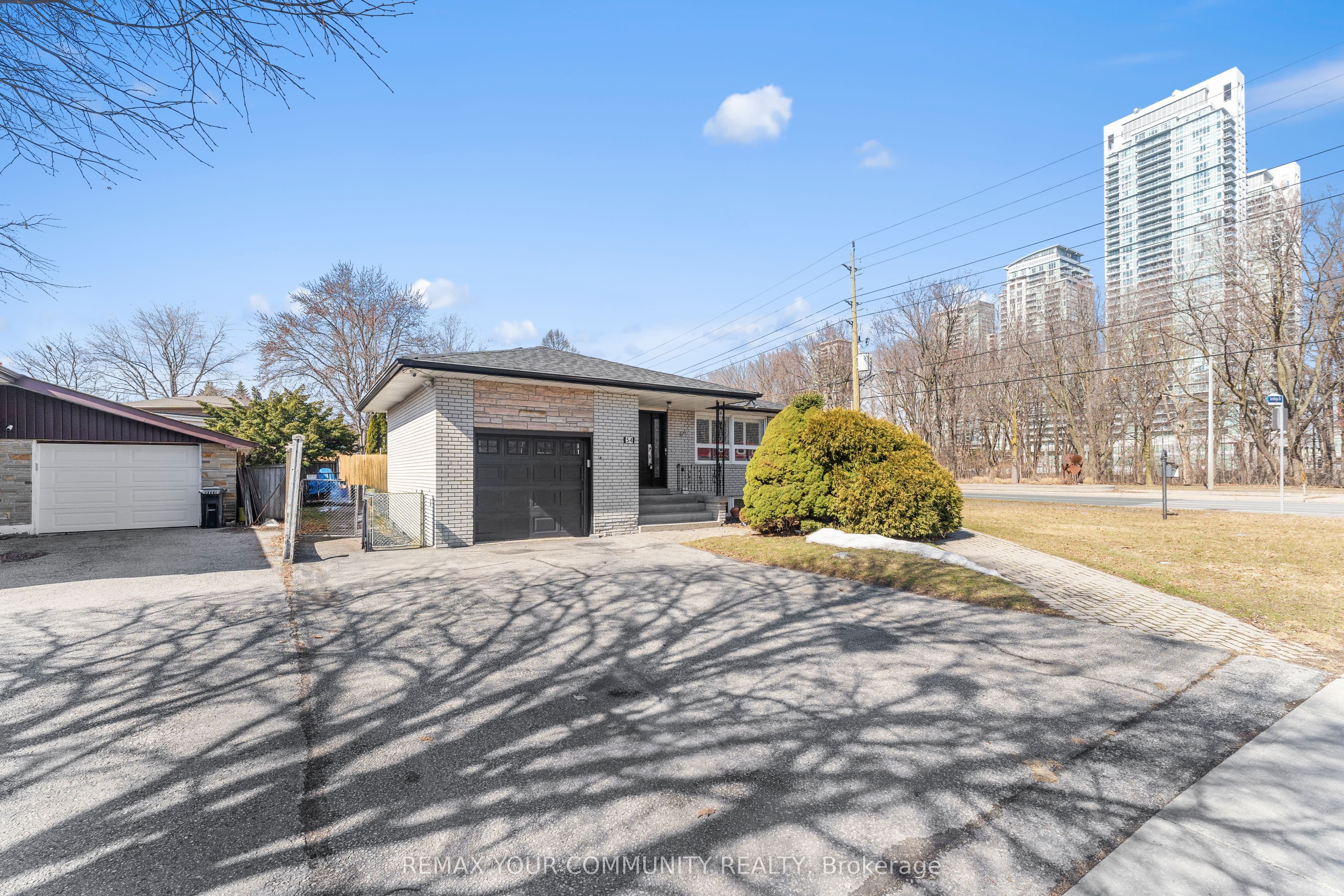 54 Saratoga Drive photo 1