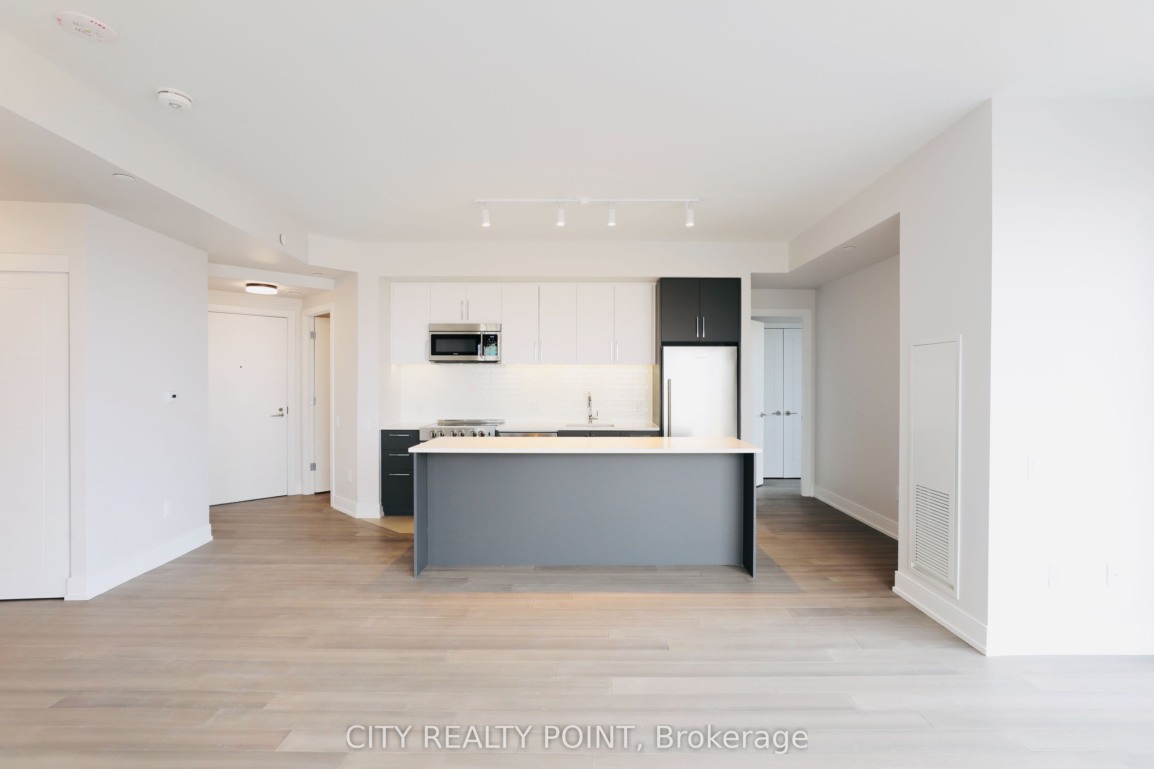 Unit 407 2525 Bathurst Street photo 1