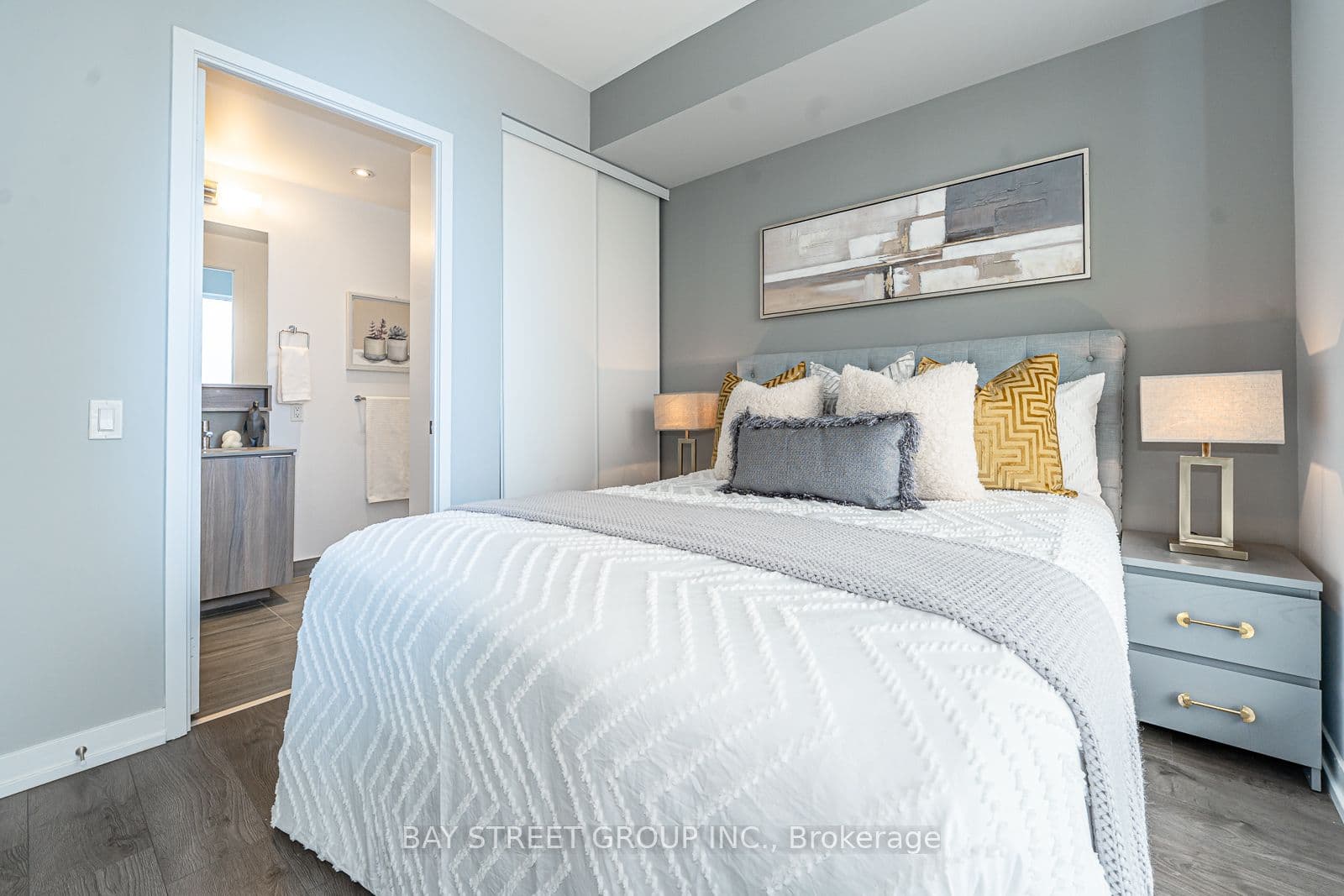 Unit 5608 950 Portage Parkway photo 1