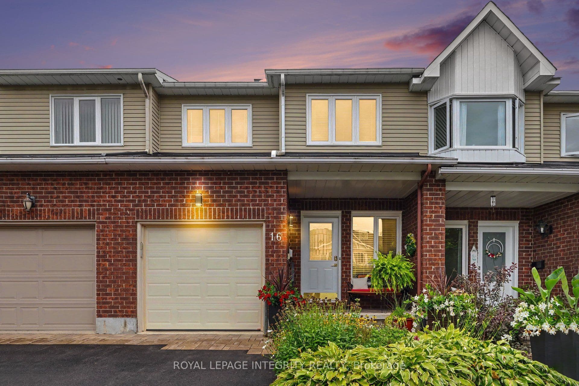 16 Streamwood Lane photo 1