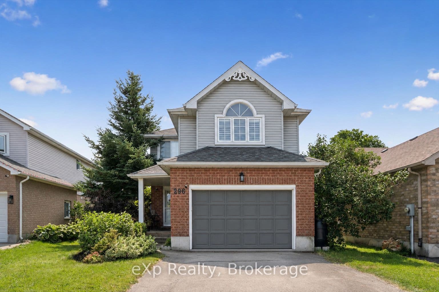 296 Tait Crescent photo 1
