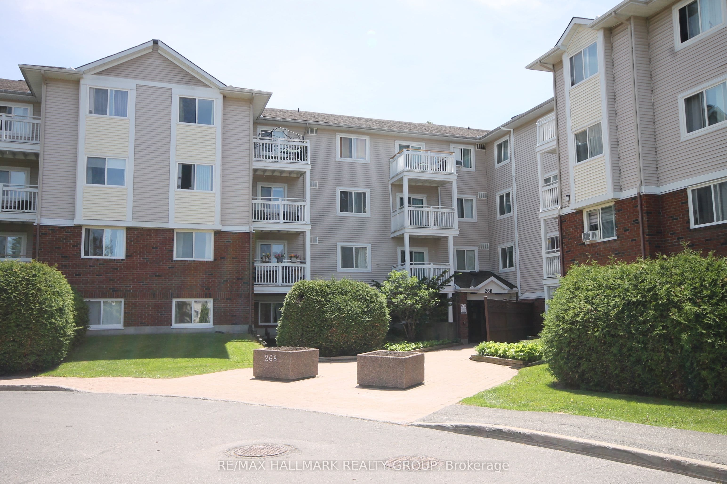 Unit 311 268 Lorry Greenberg Drive photo 1