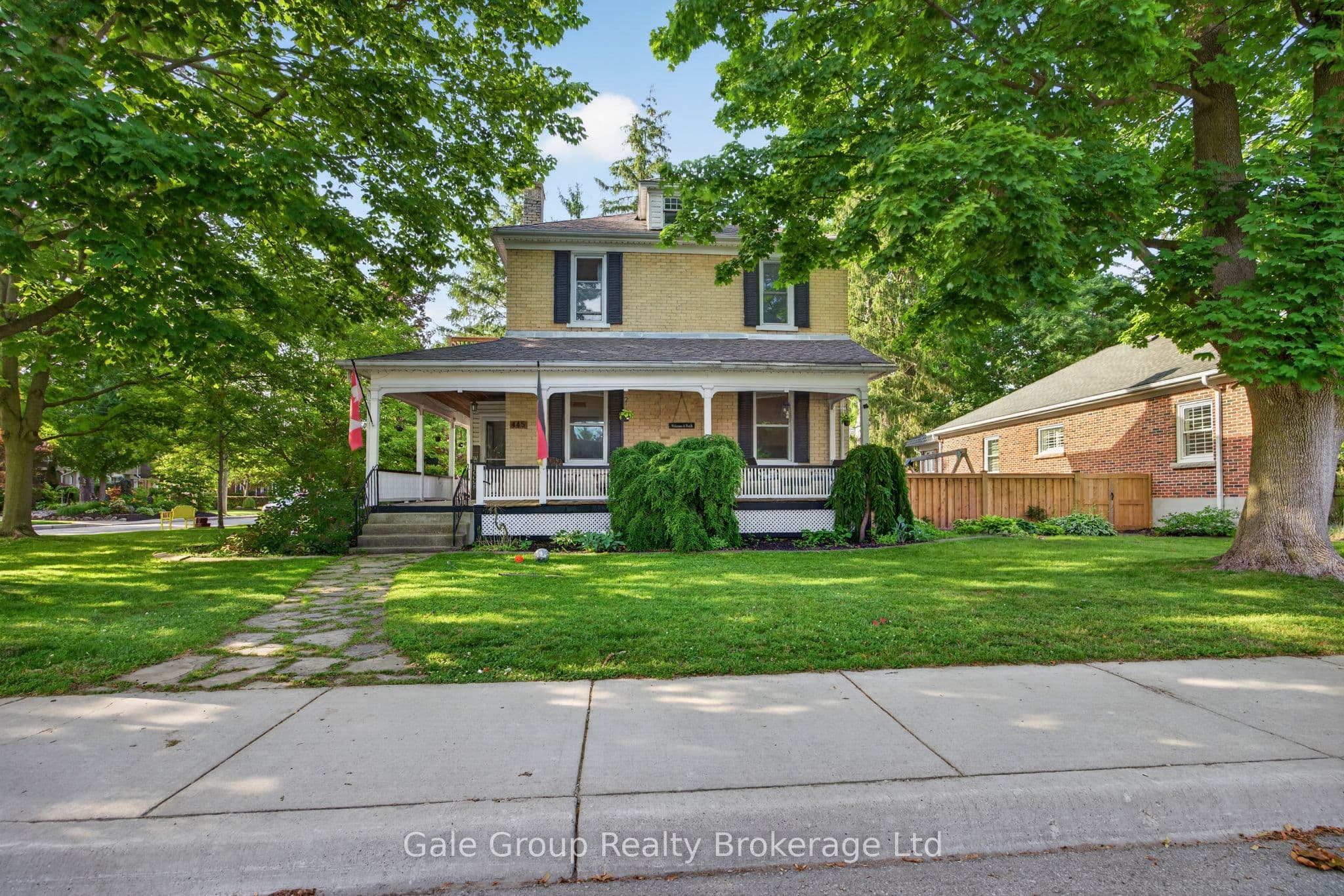 445 Vincent Street photo 1