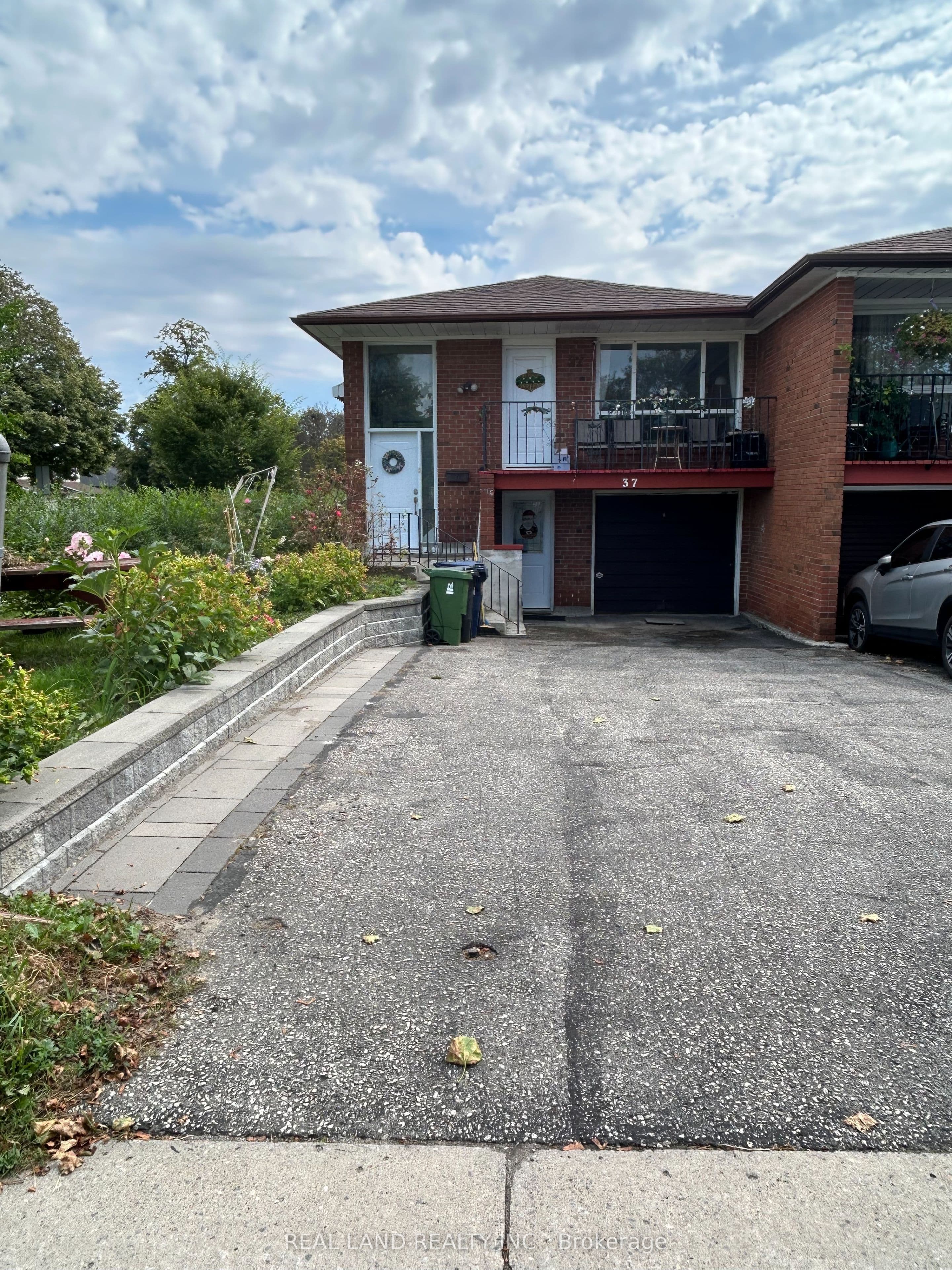 37 Pawnee Avenue photo 1