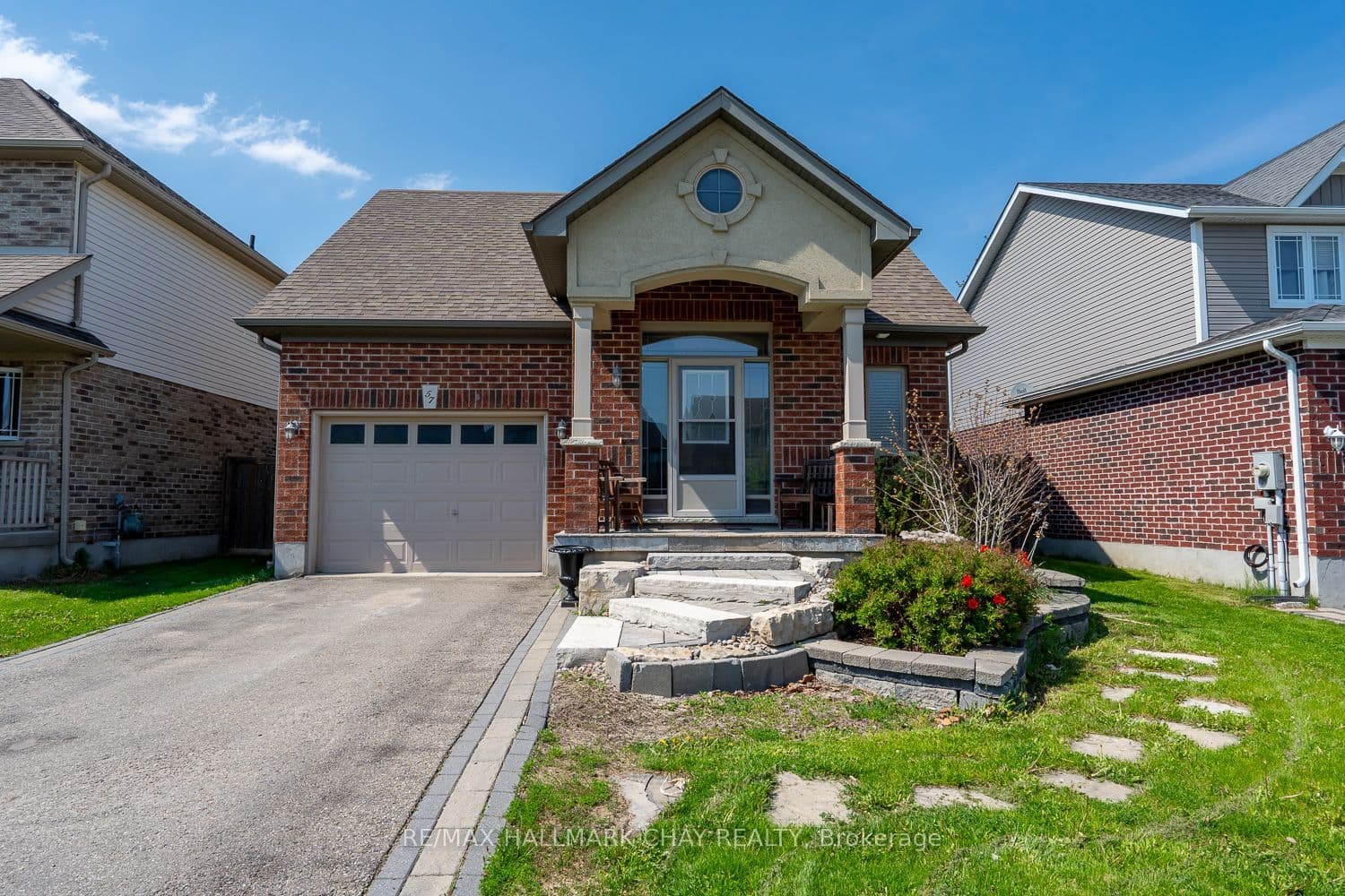 57 Irwin Crescent photo 1
