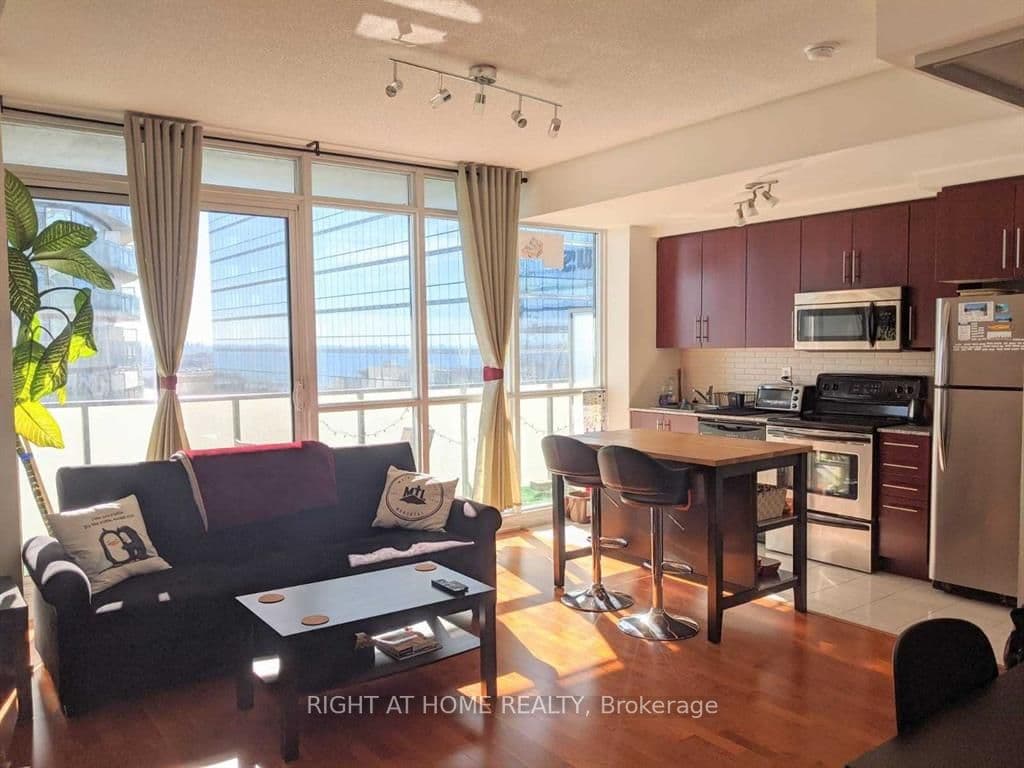 Unit 3411 55 Bremner Boulevard photo 1