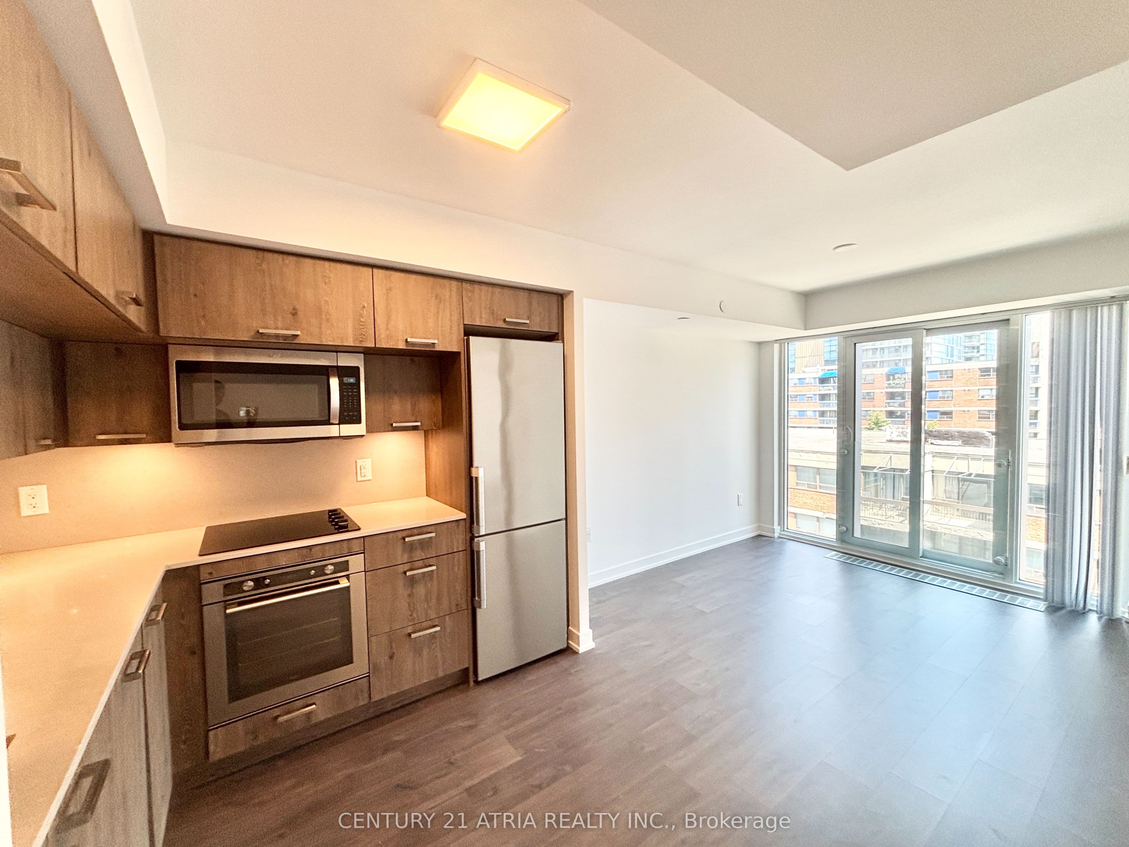 Unit 811 50 McCaul St Street photo 1
