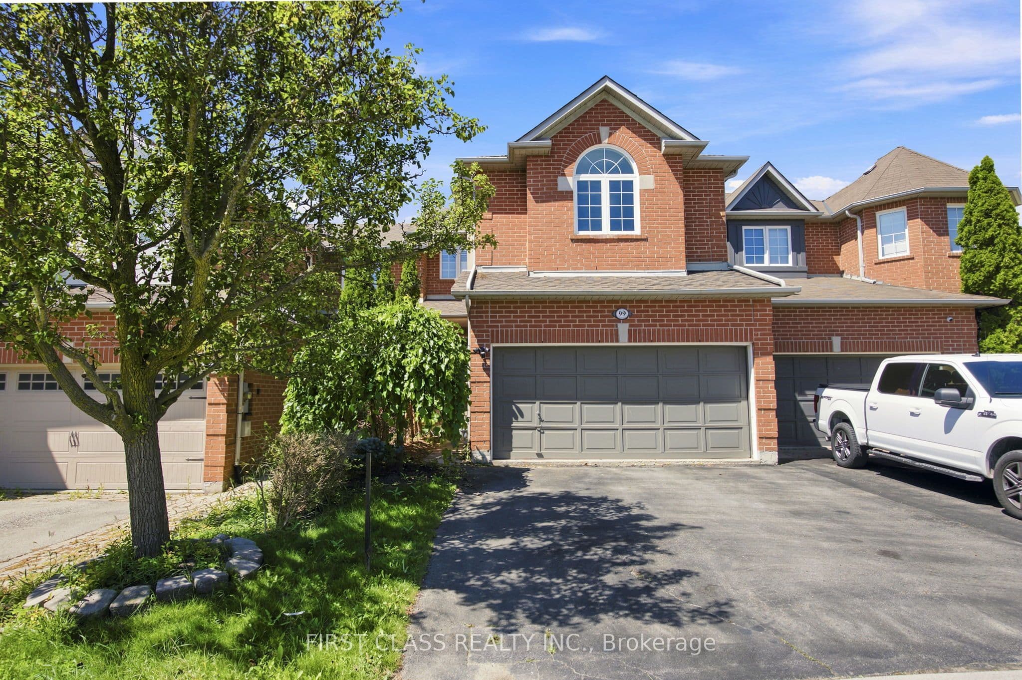 99 Nottingham Drive photo 1