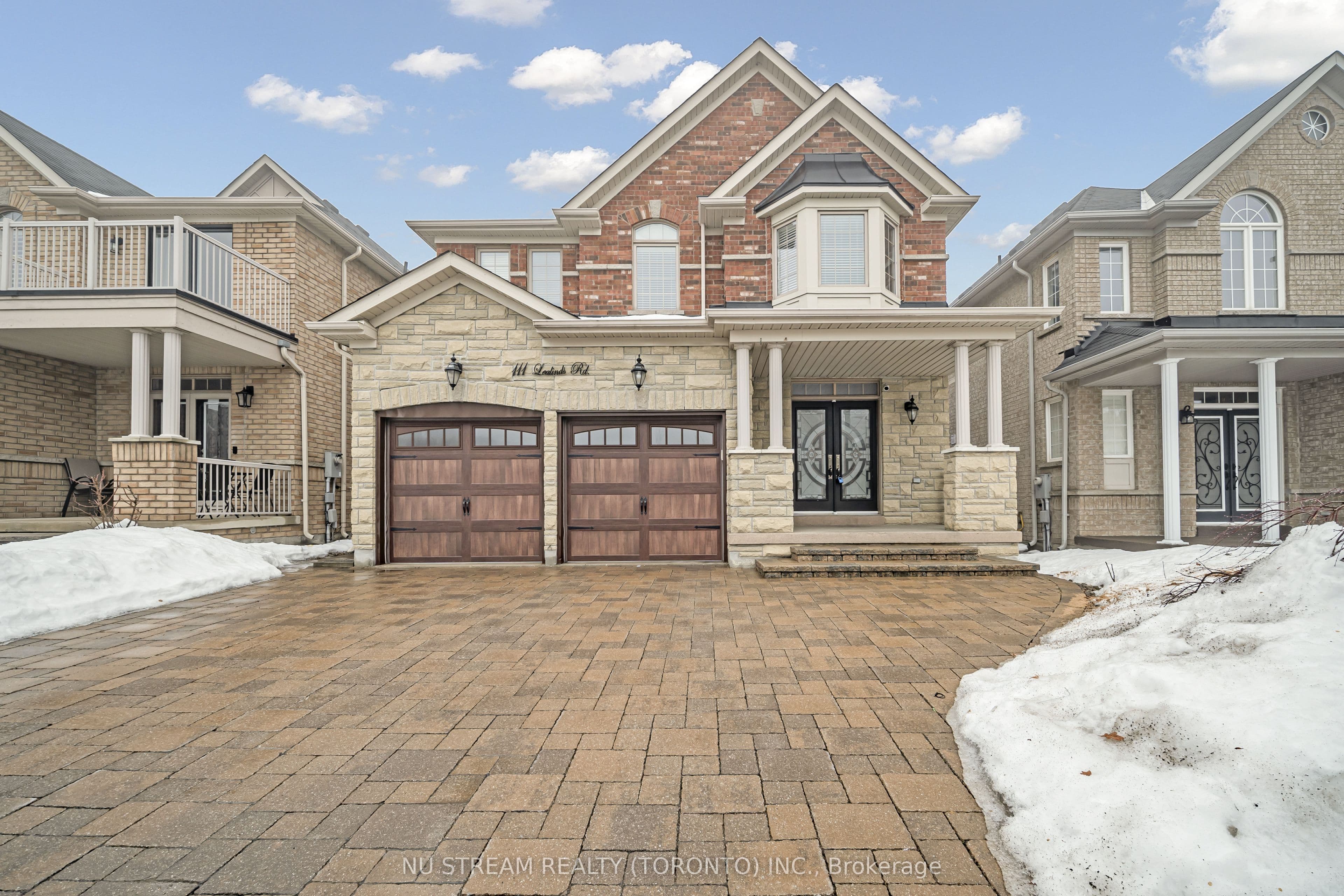 111 LEALINDS Road photo 1