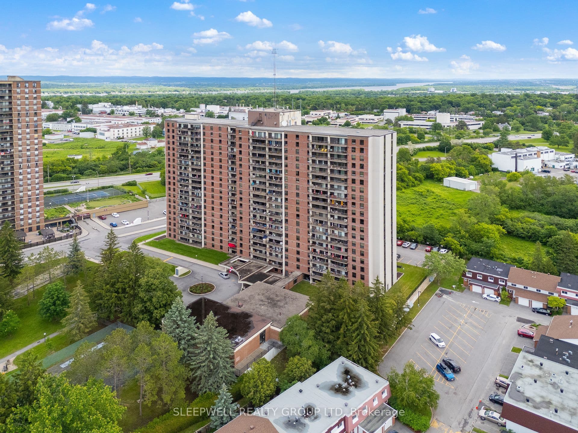 Unit 712 665 Bathgate Drive photo 1