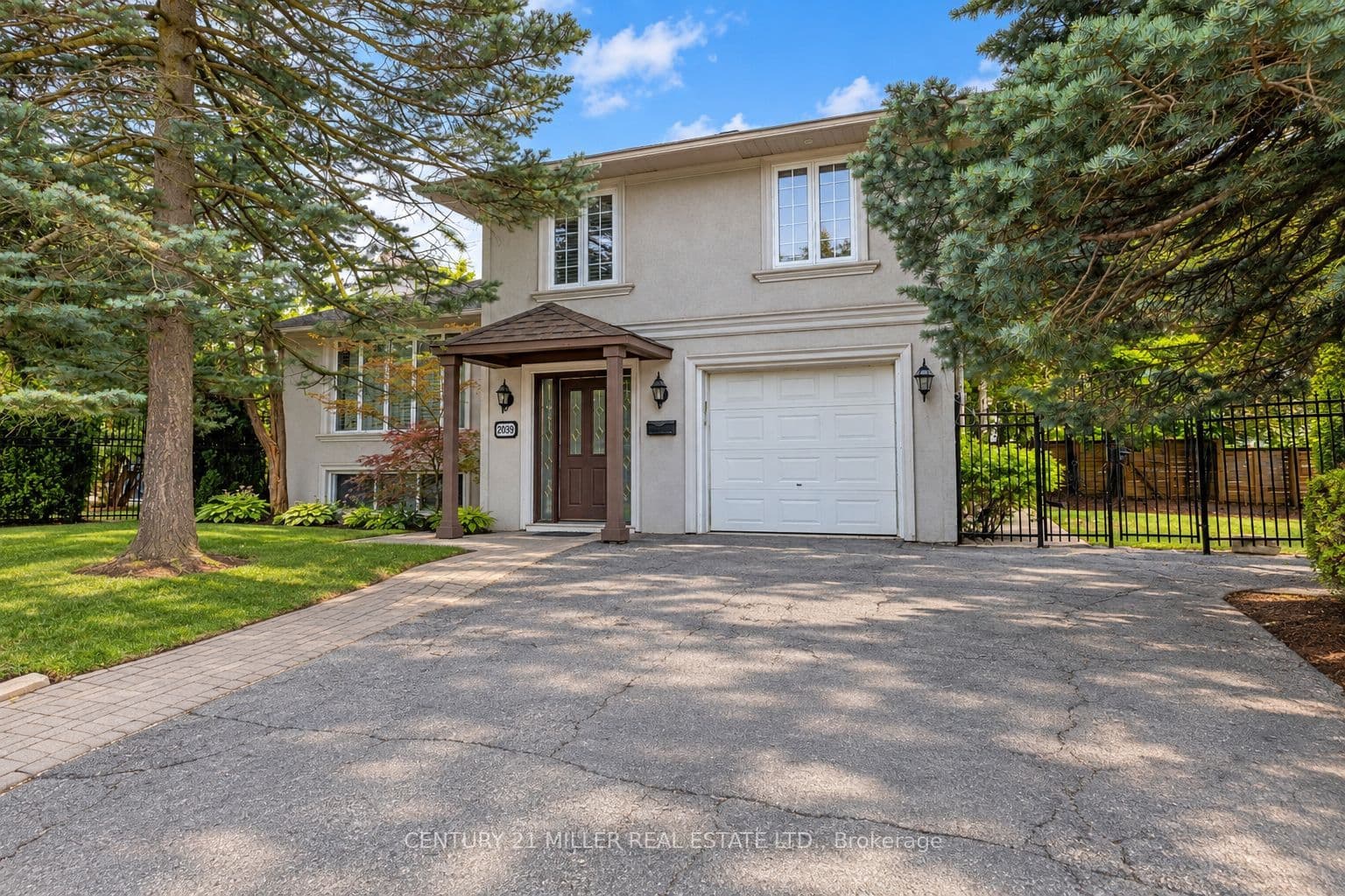 2039 Wakely Street photo 1