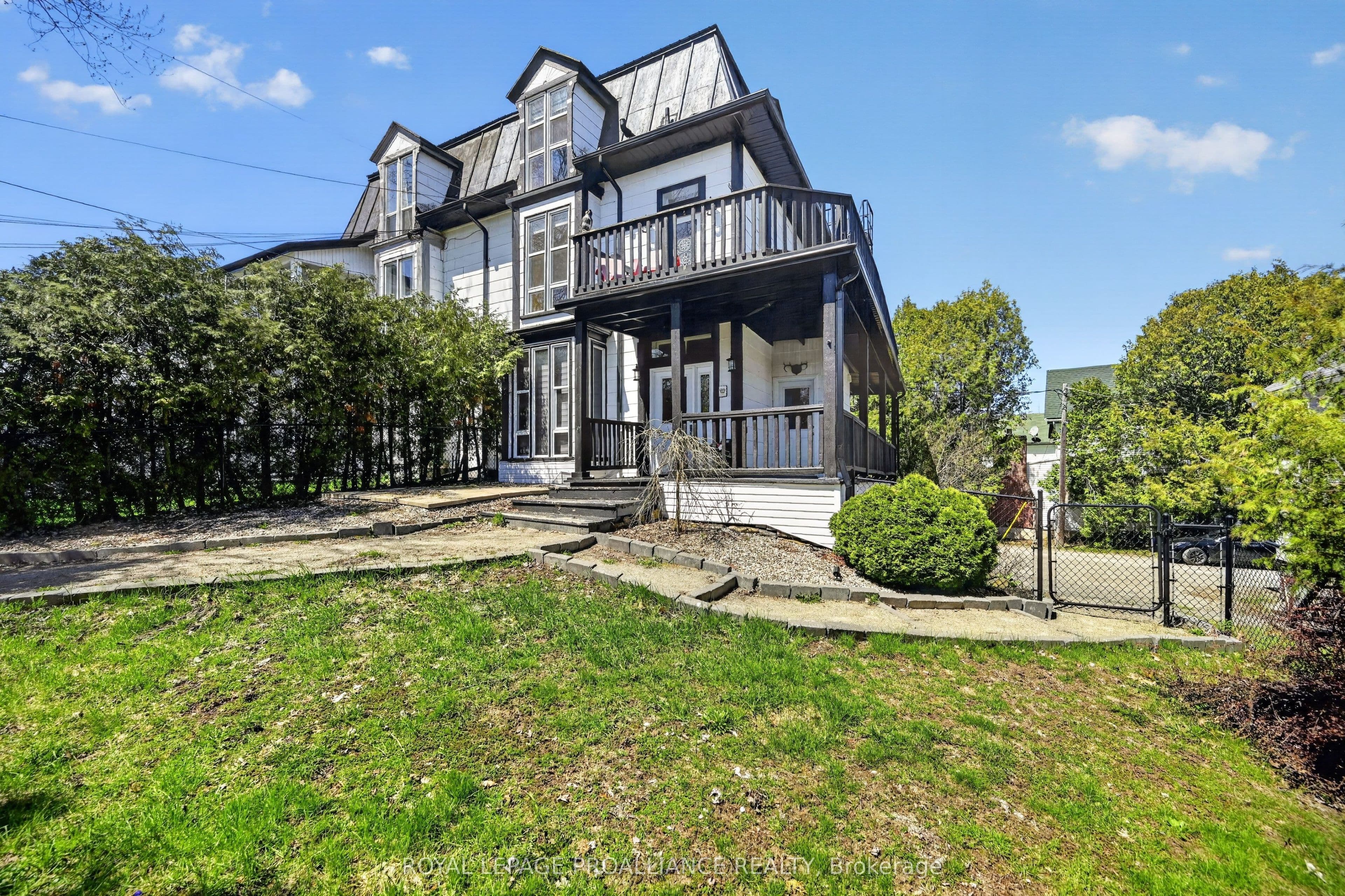 372 King Street photo 1