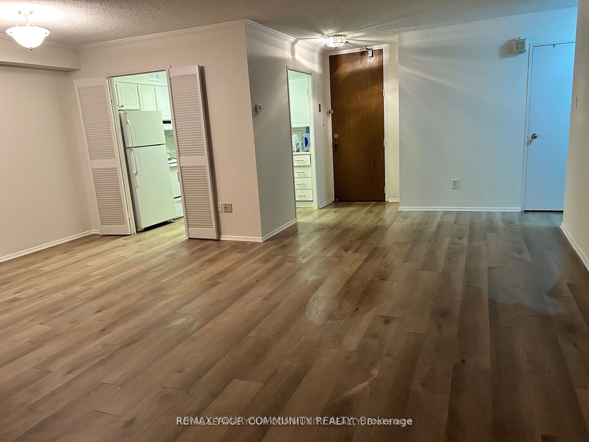 Unit 1004 380 King Street photo 1