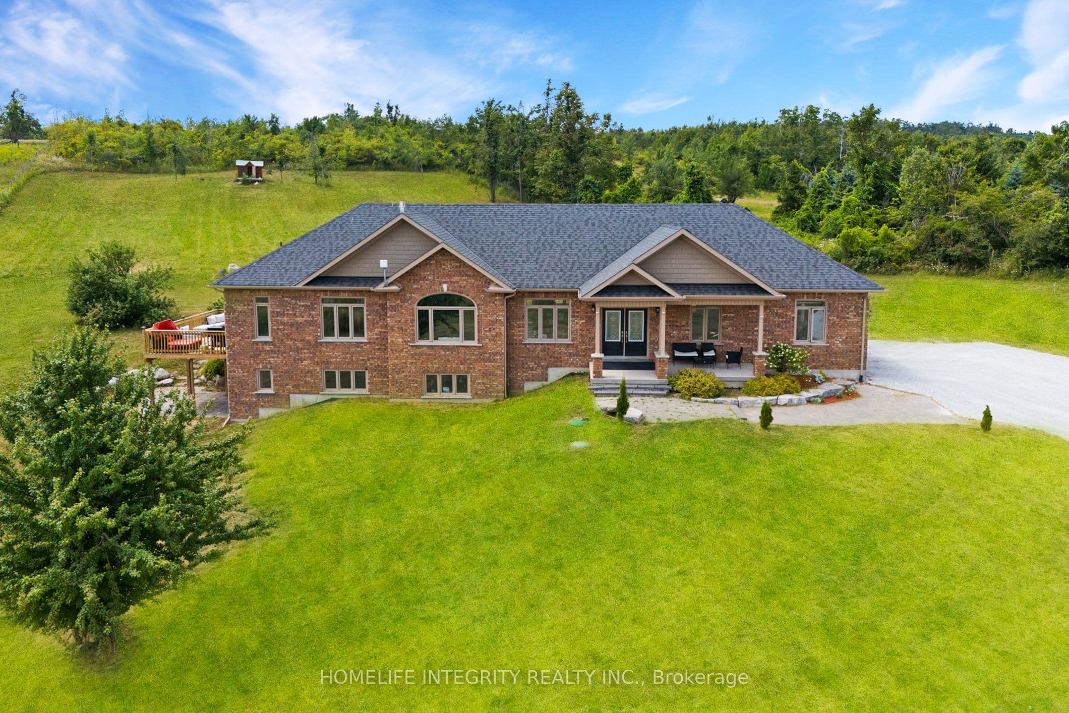 838722 4th Line photo 1