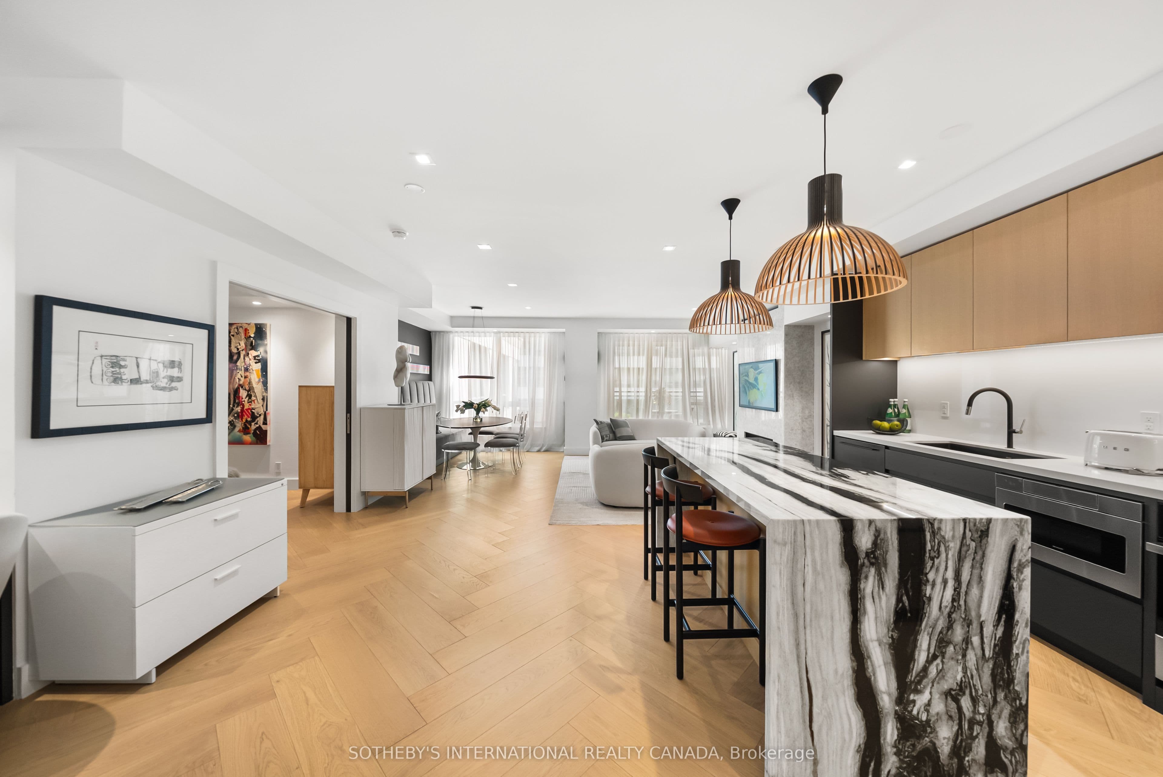 Unit 716 20 Scrivener Square photo 1