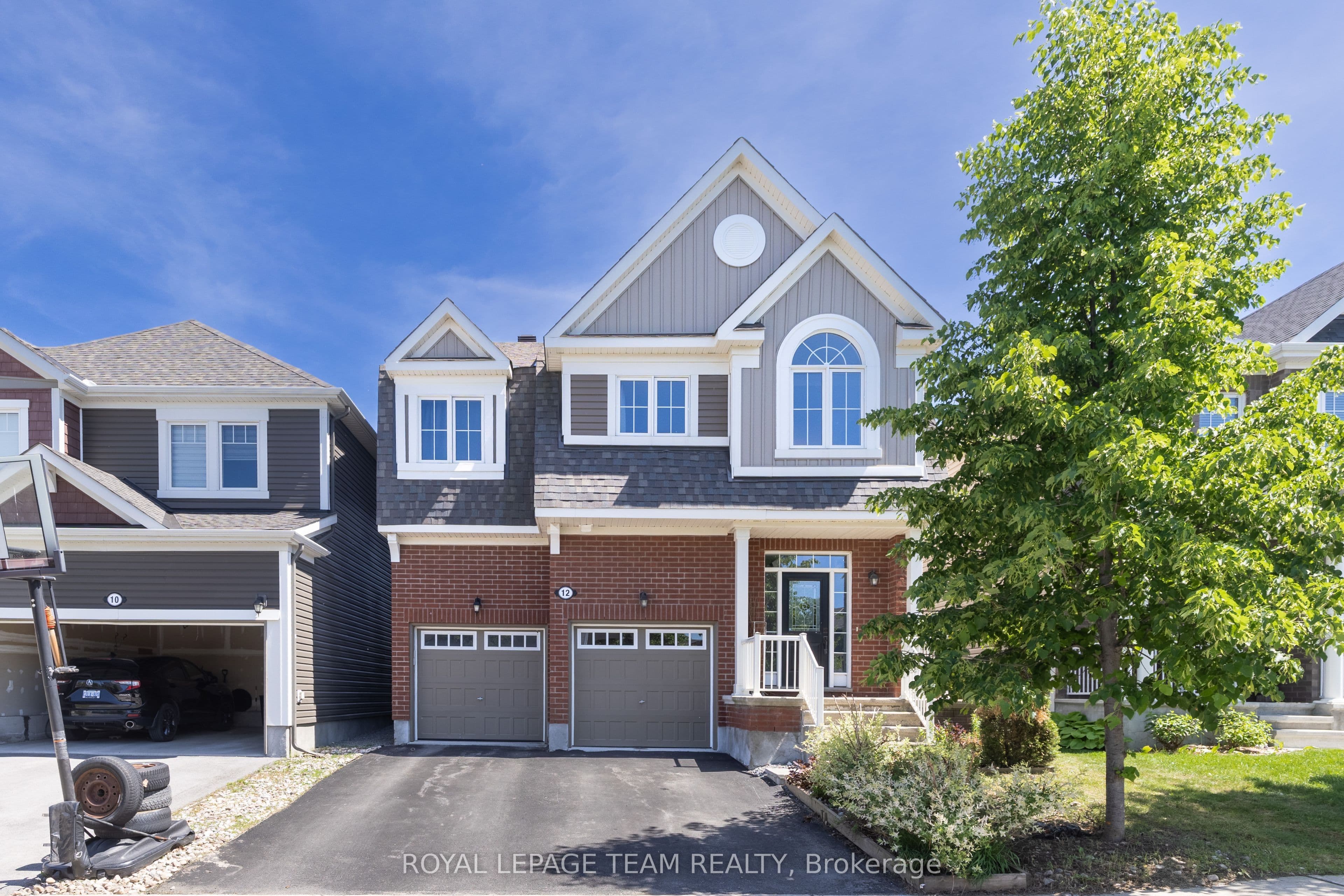 12 Oxalis Crescent photo 1
