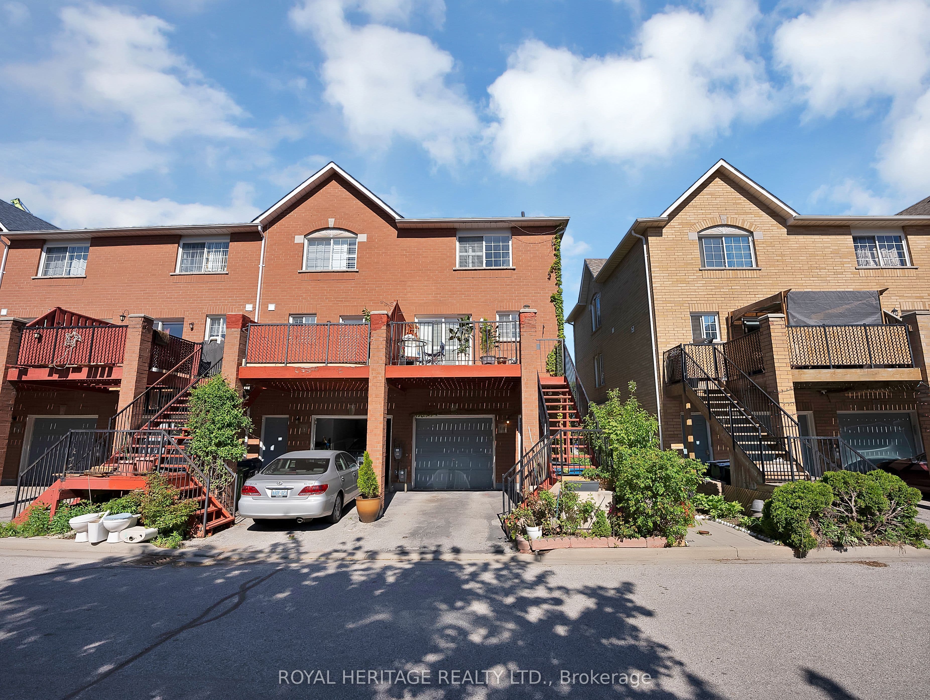 Unit 64 2758 Eglinton Avenue photo 1