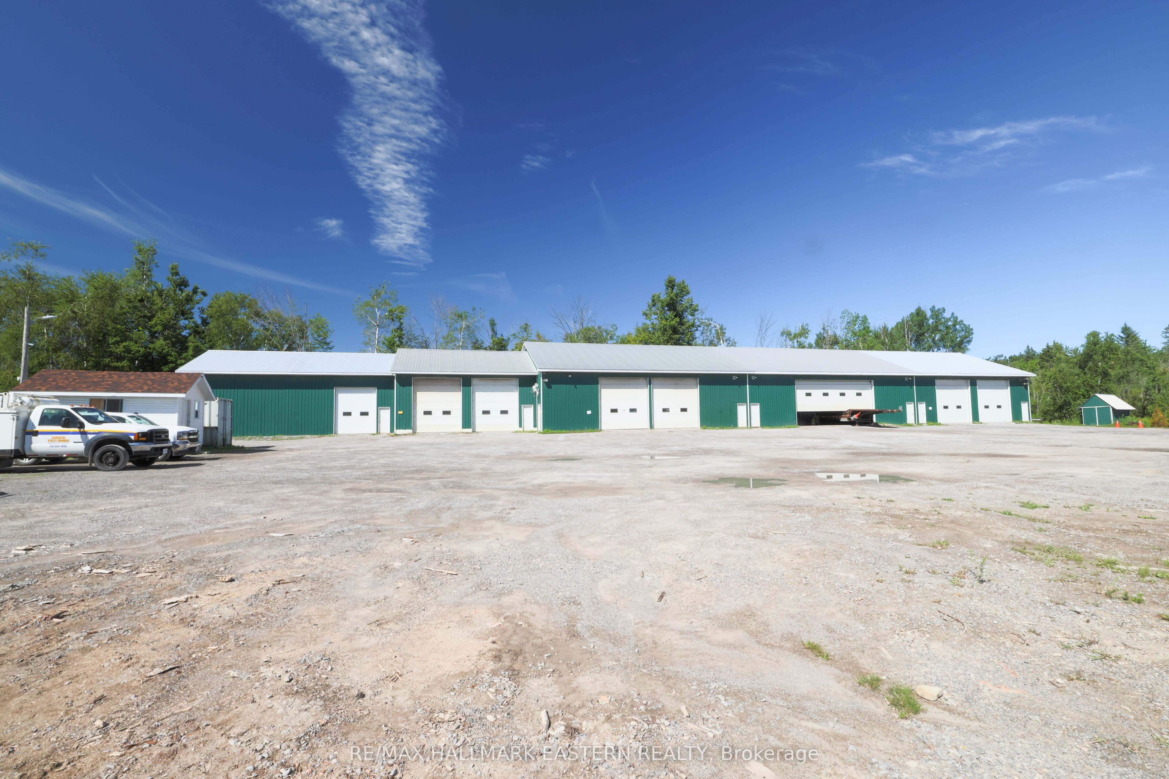 1738 8th Line photo 1