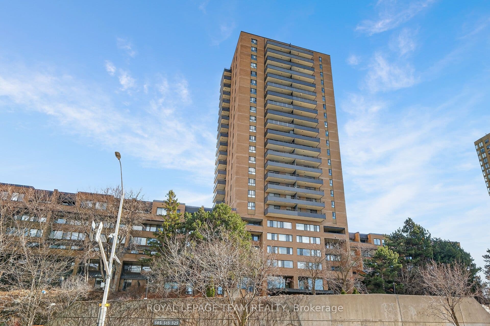 Unit 1809 515 St Laurent Boulevard photo 1