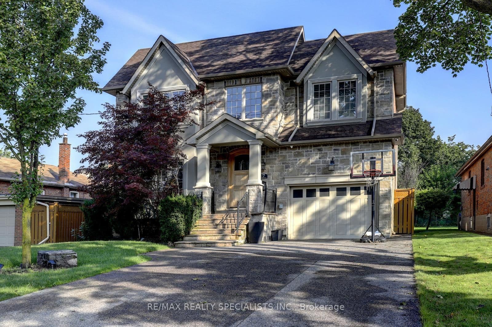 7 Fairlin Drive photo 1