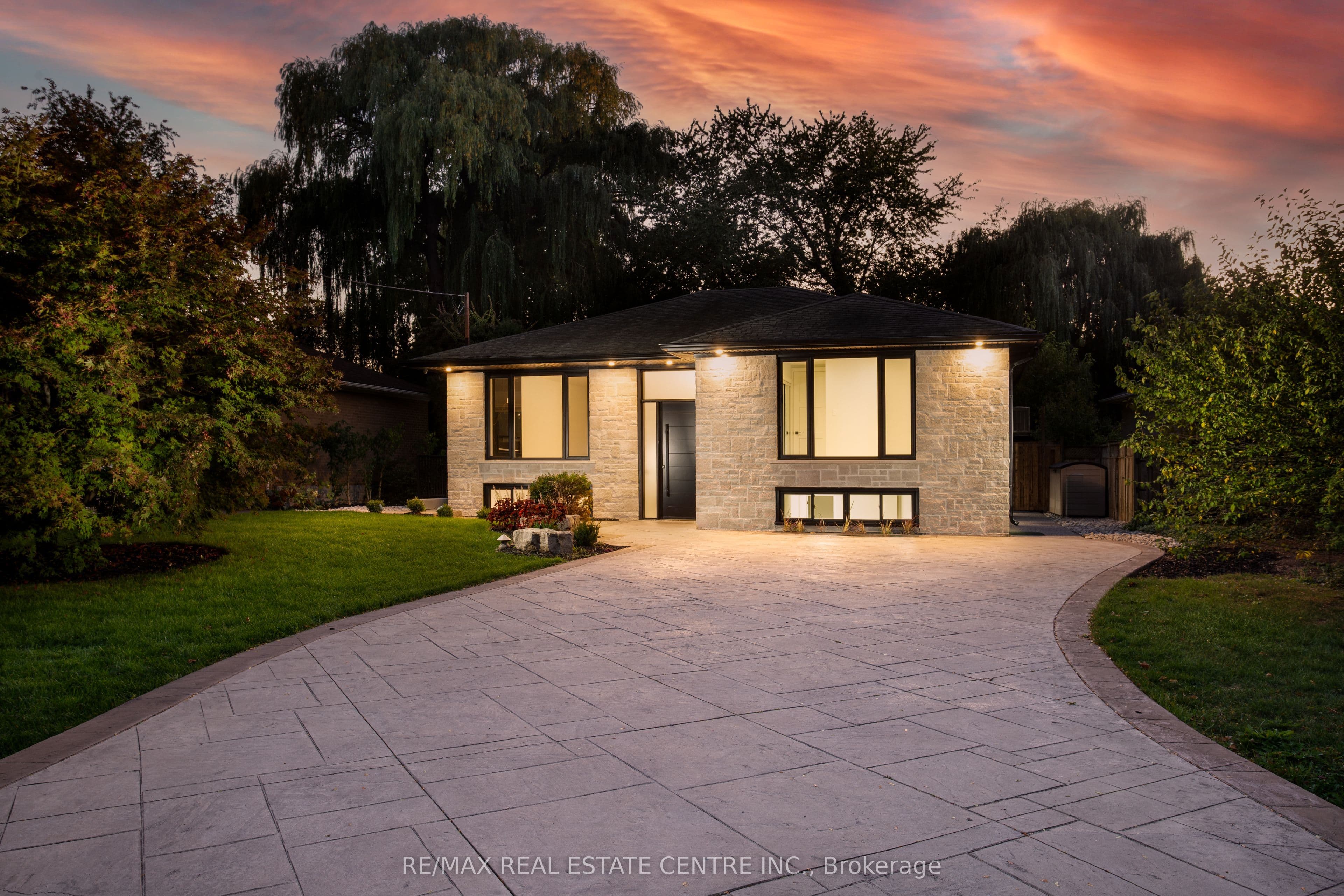 446 Willis Drive photo 1