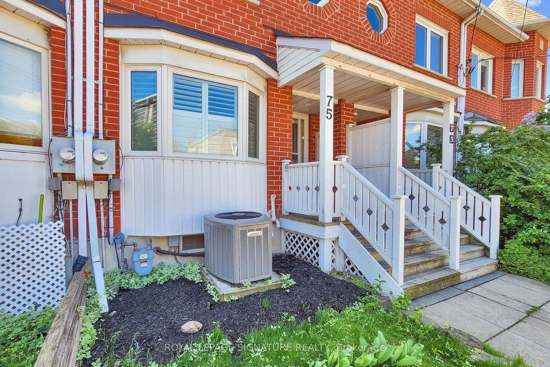 75 Doncaster Avenue photo 1