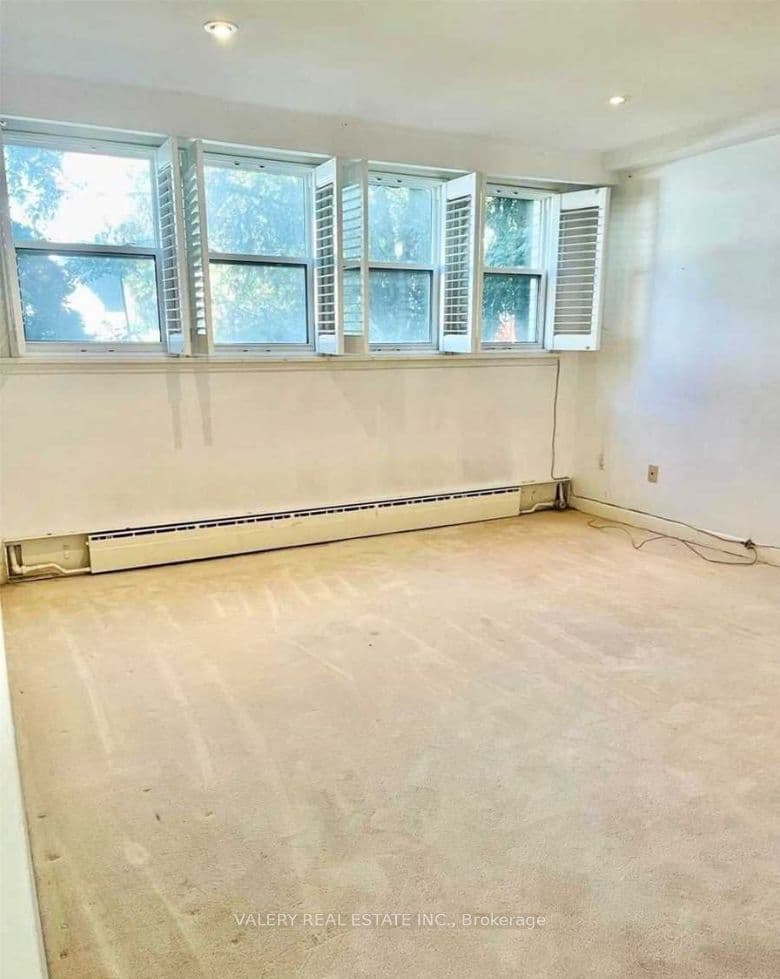 Unit Basement - 101 47 Ranleigh Avenue photo 1