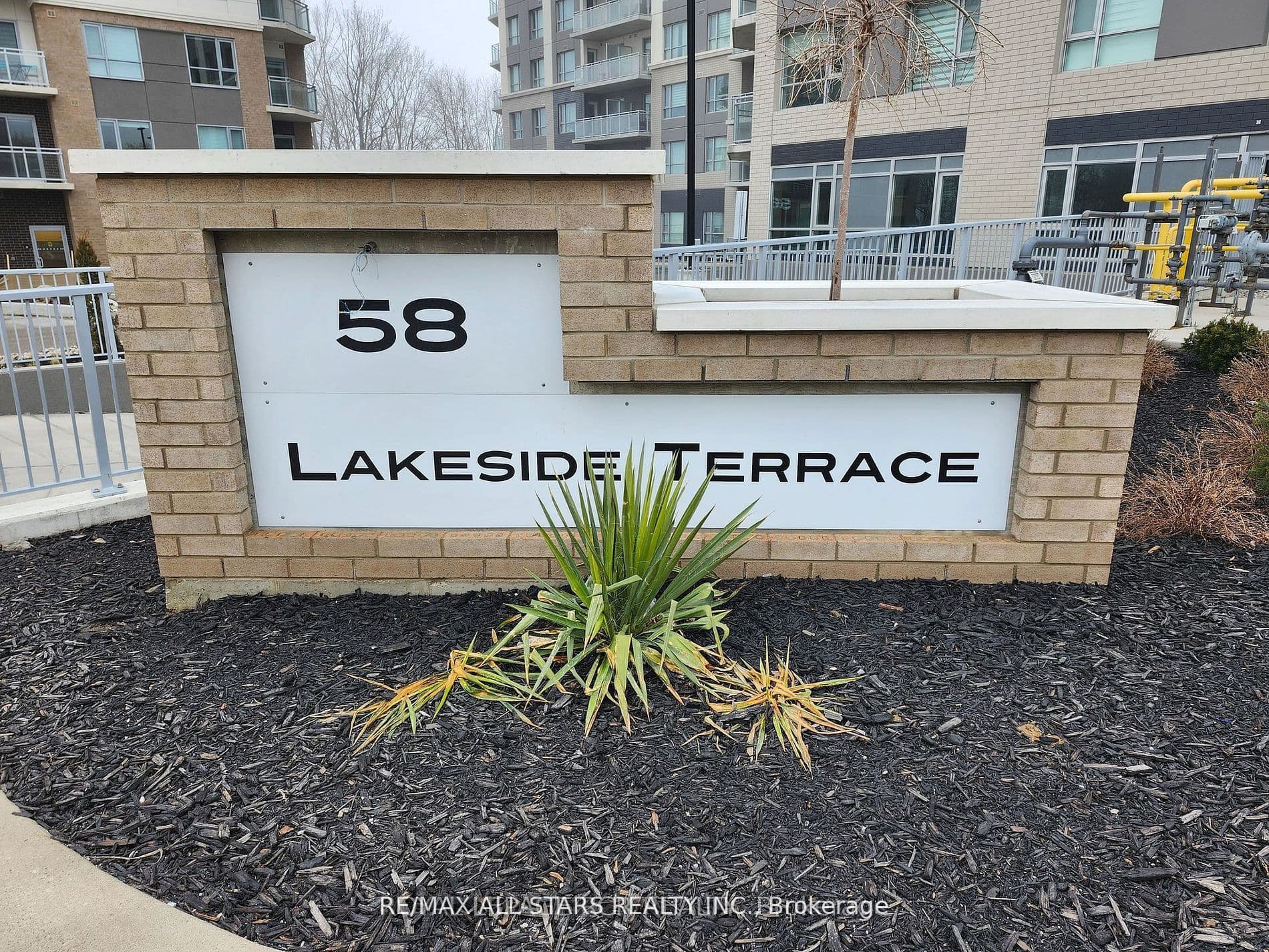 Unit 601 58 Lakeside Terrace photo 1