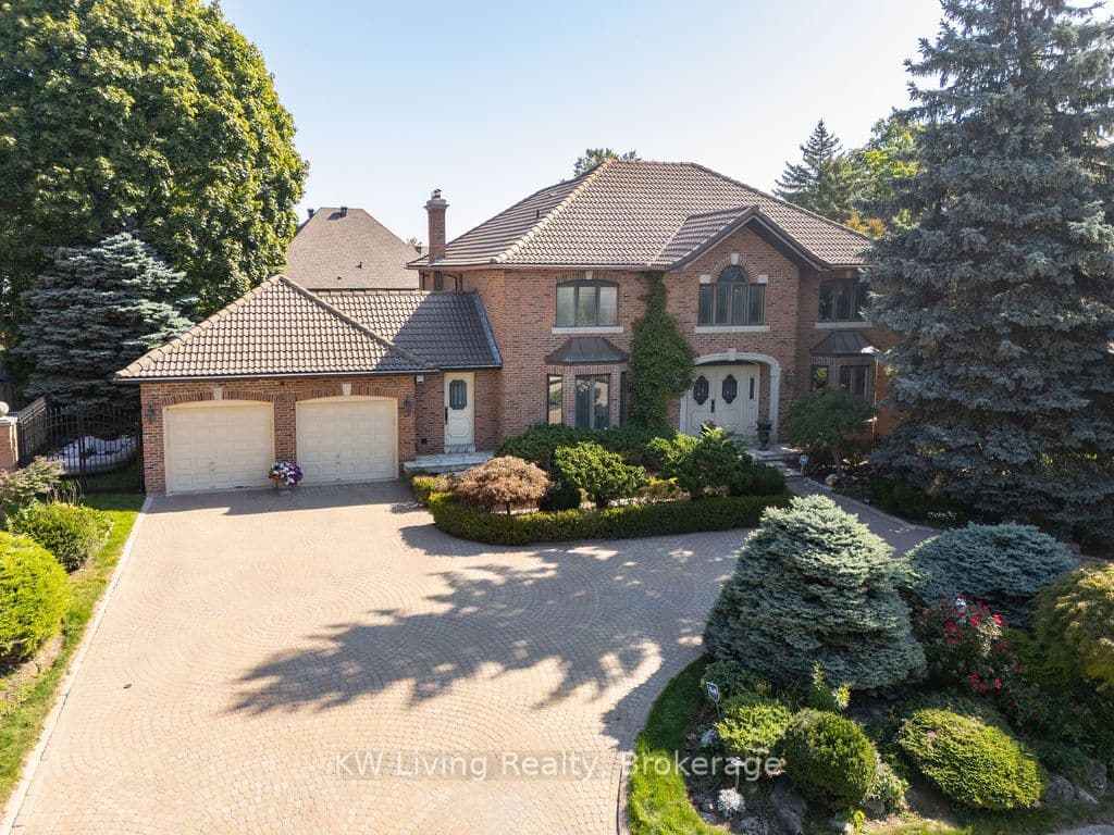 1070 Geran Crescent photo 1