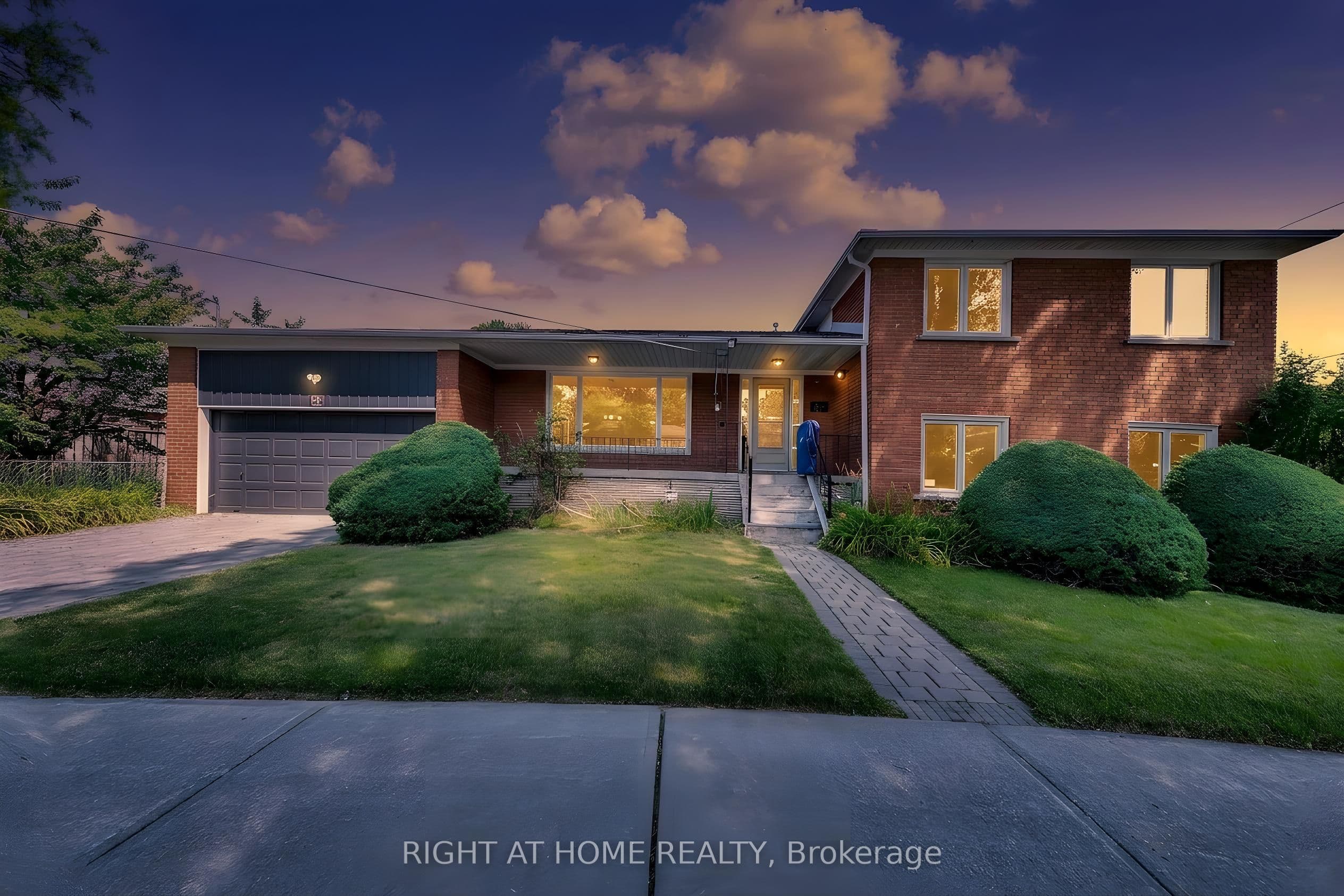 88 Peckham Avenue photo 1