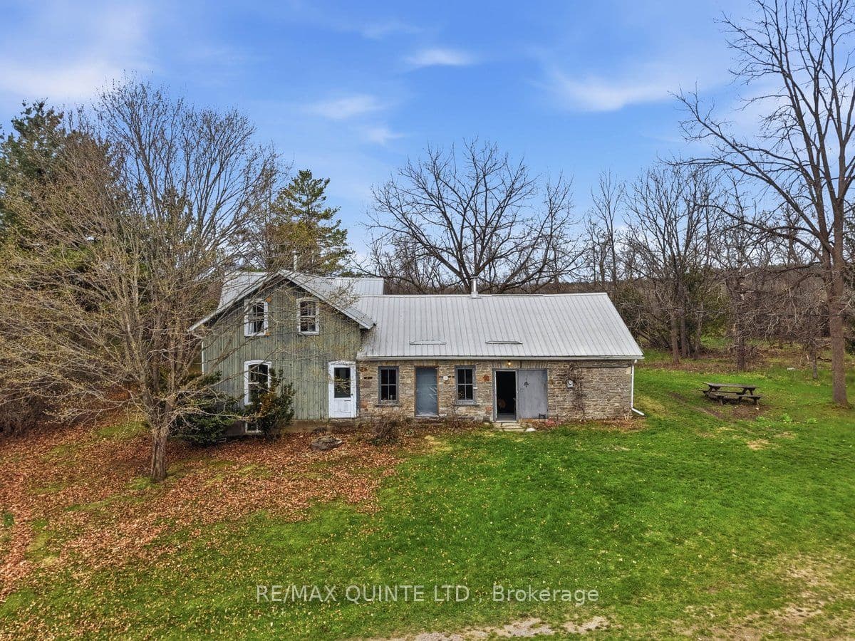 1079 Clearview Road photo 1