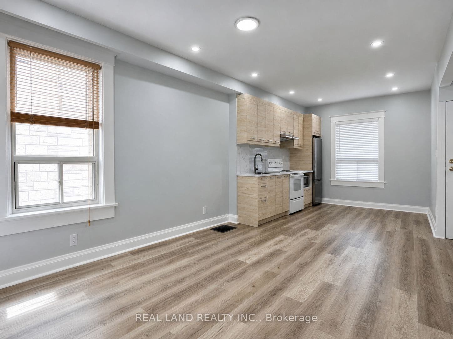Unit MAIN FLOOR 225 Coxwell Avenue photo 1