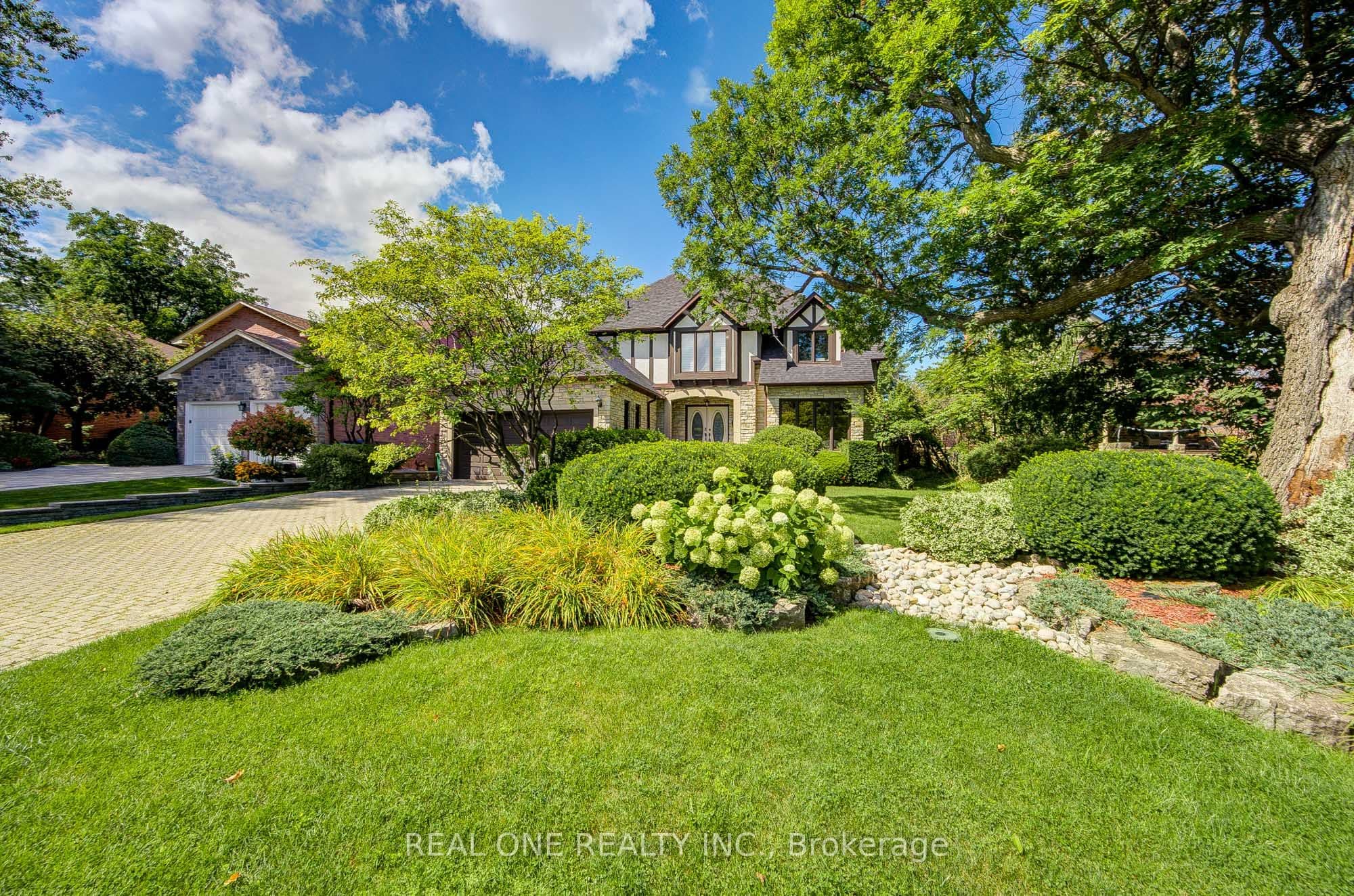 2025 BURBANK Drive photo 1