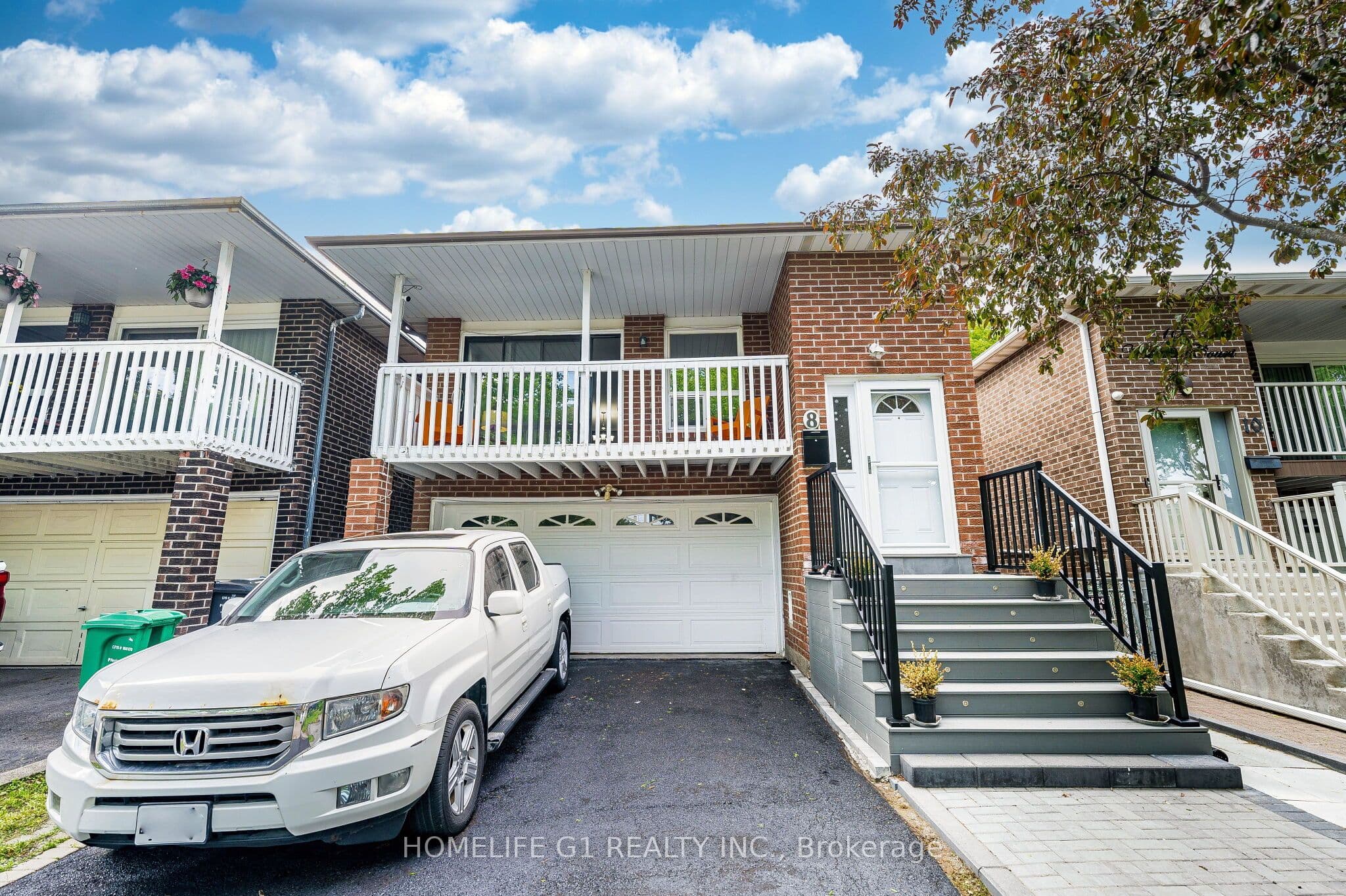 8 Holgate Court photo 1