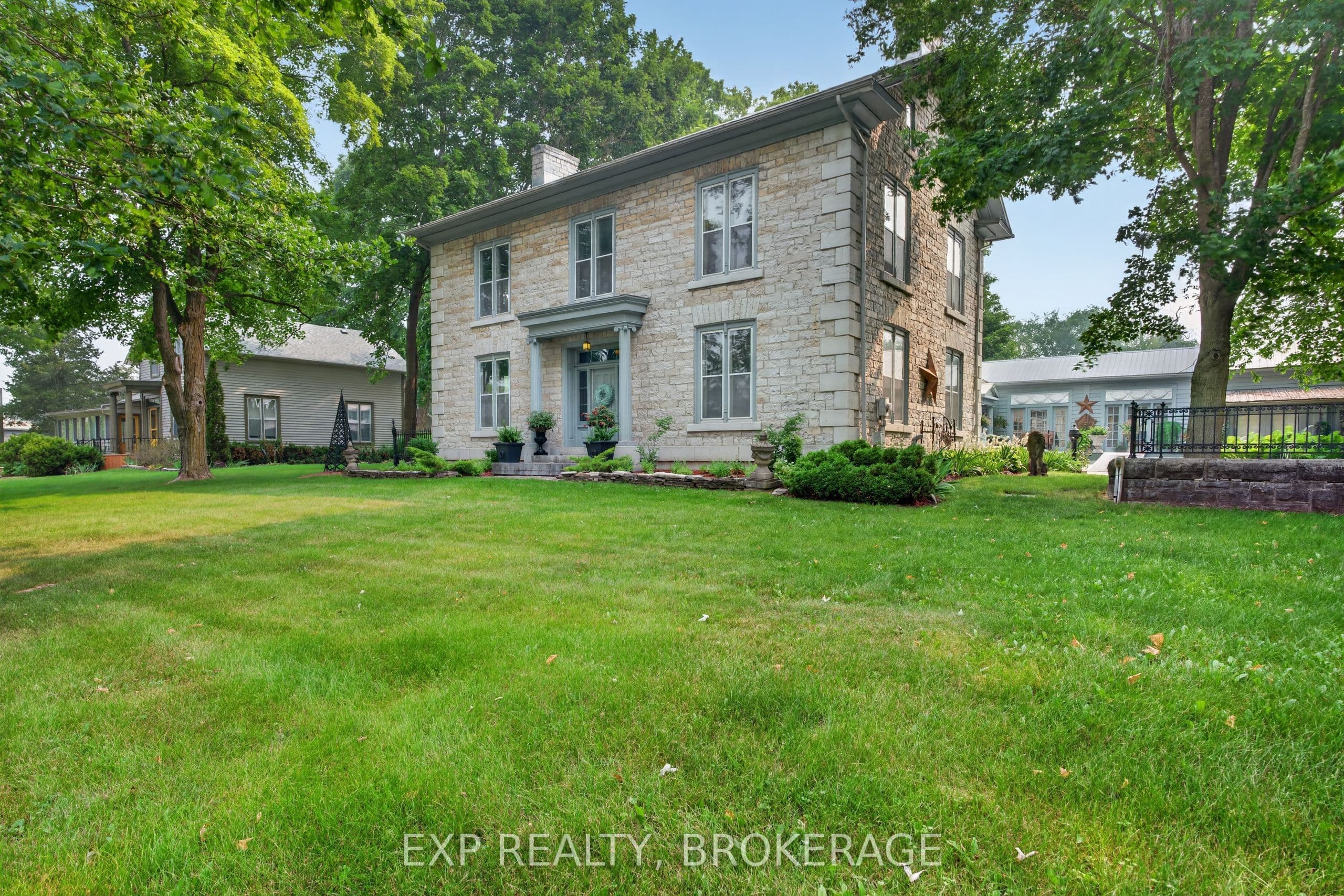 316 & 310 COLEBROOK Road photo 1