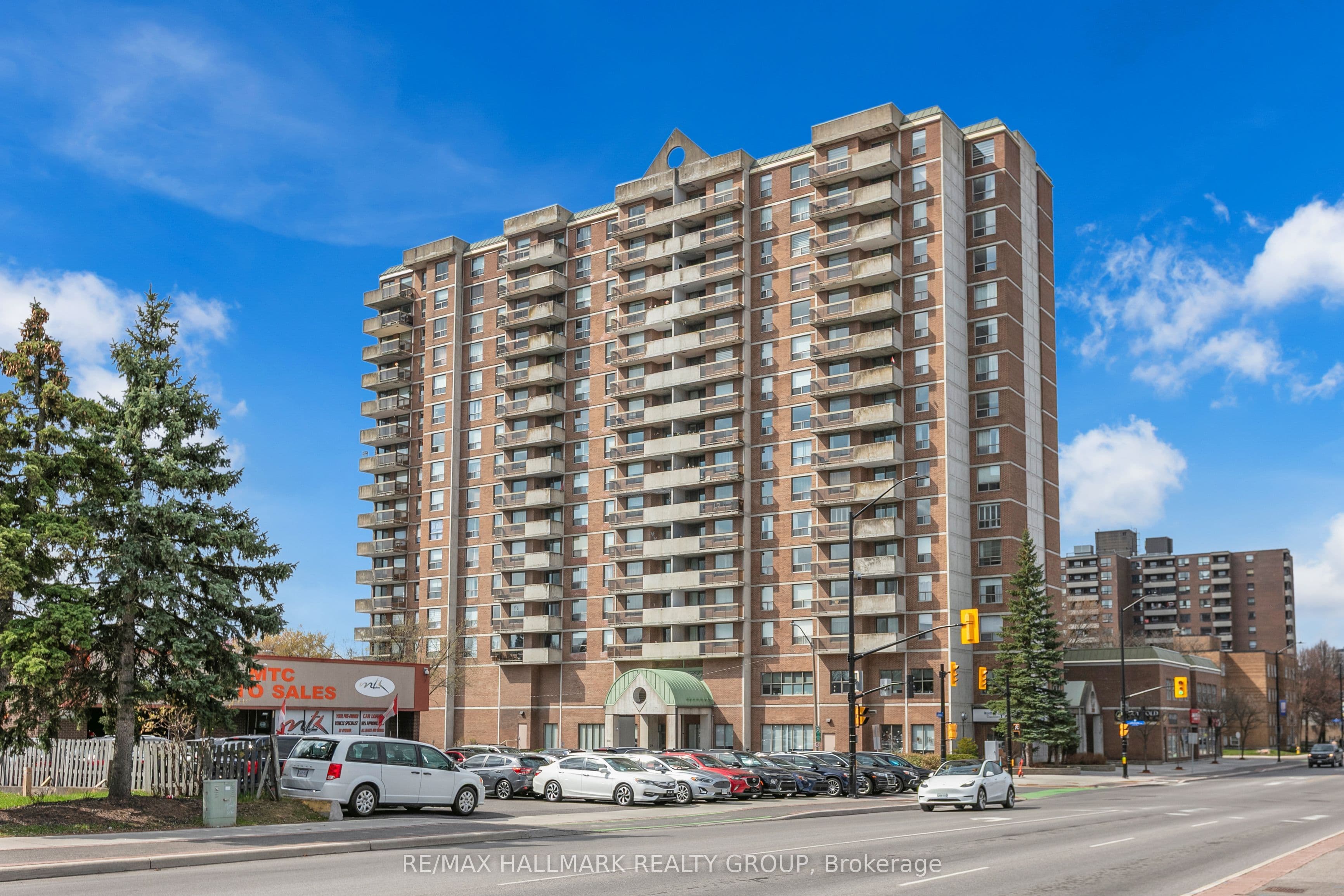 Unit 401 200 Lafontaine Avenue photo 1