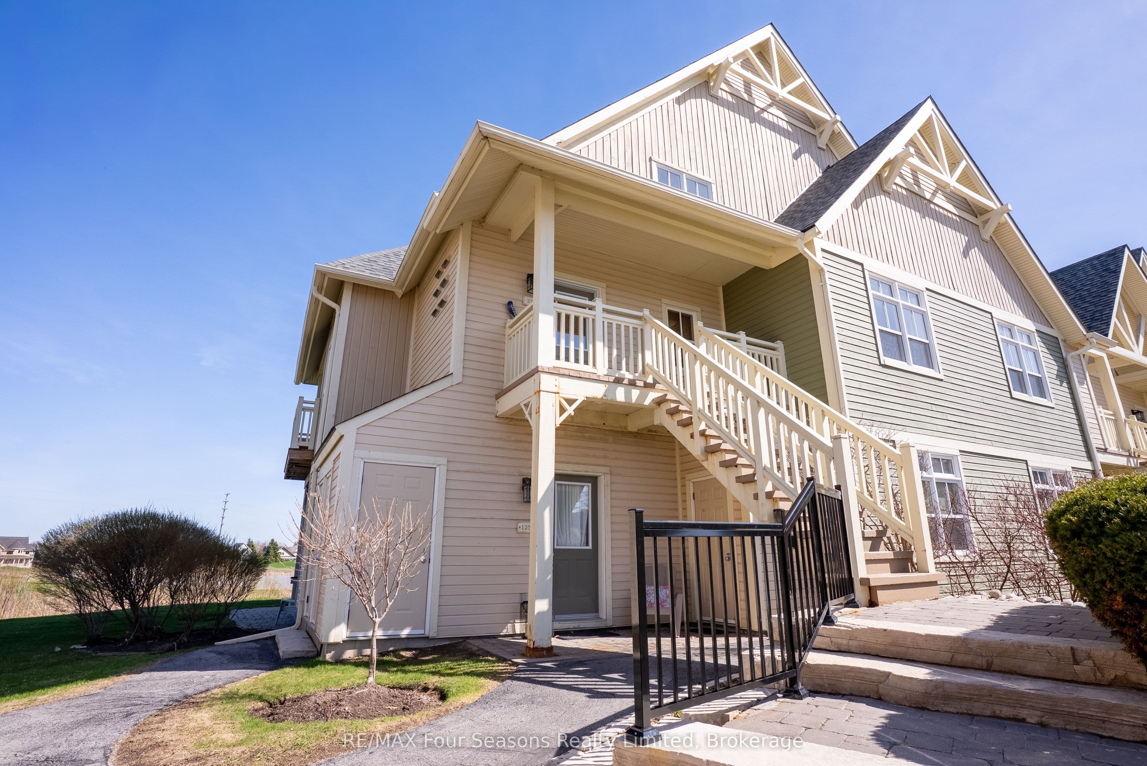 Unit 125 125 FAIRWAY Court photo 1