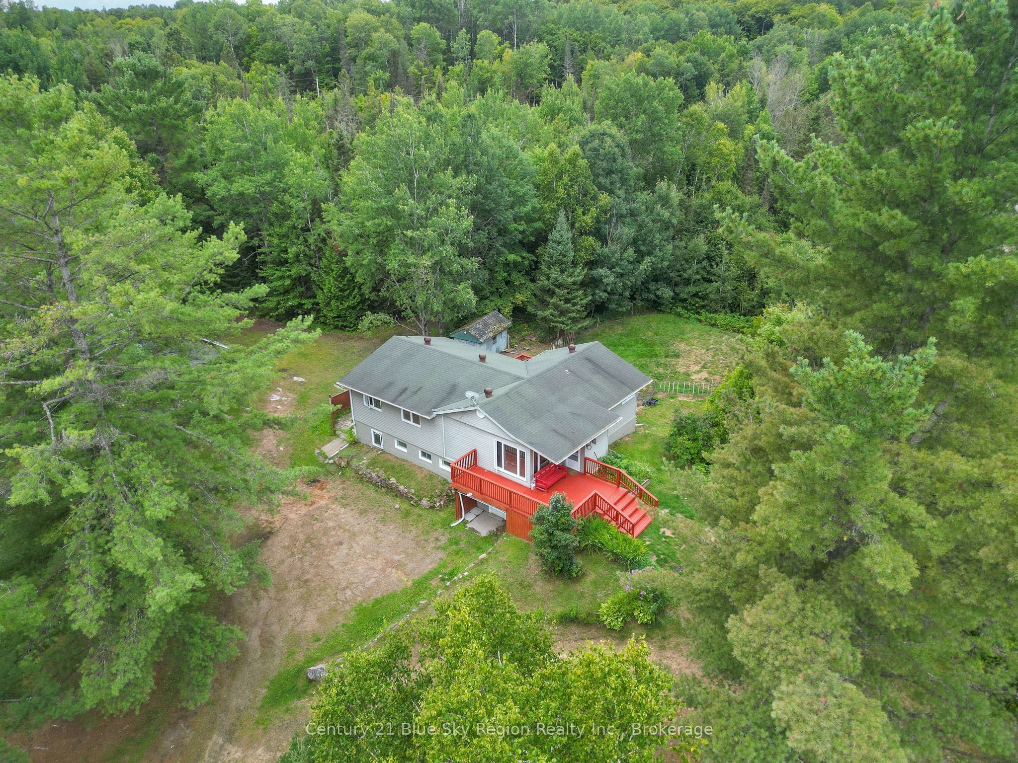 525 Maple Road photo 1