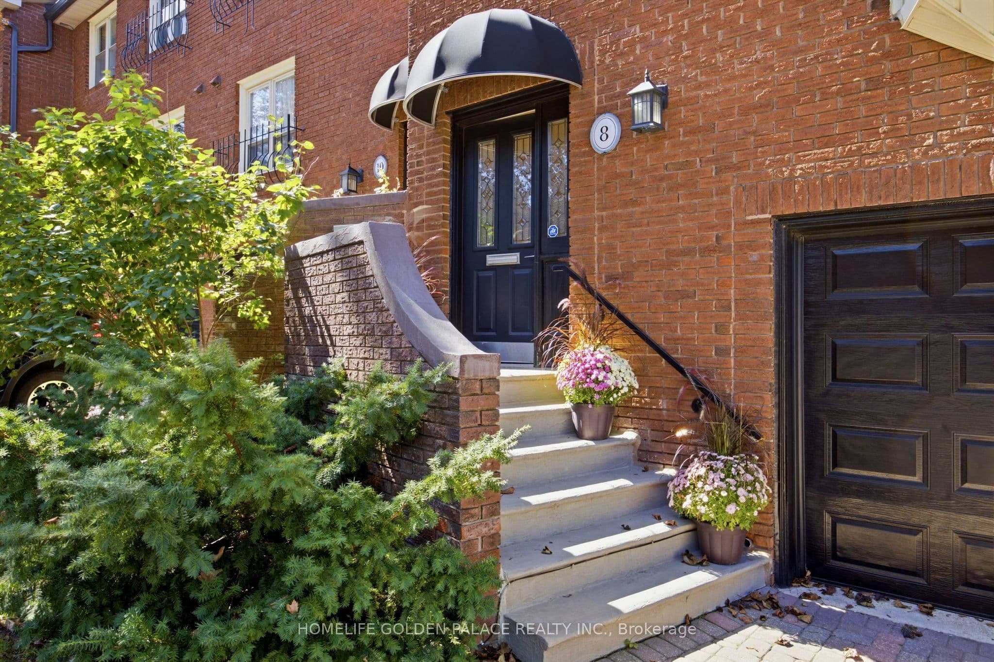 8 Red Maple Court photo 1