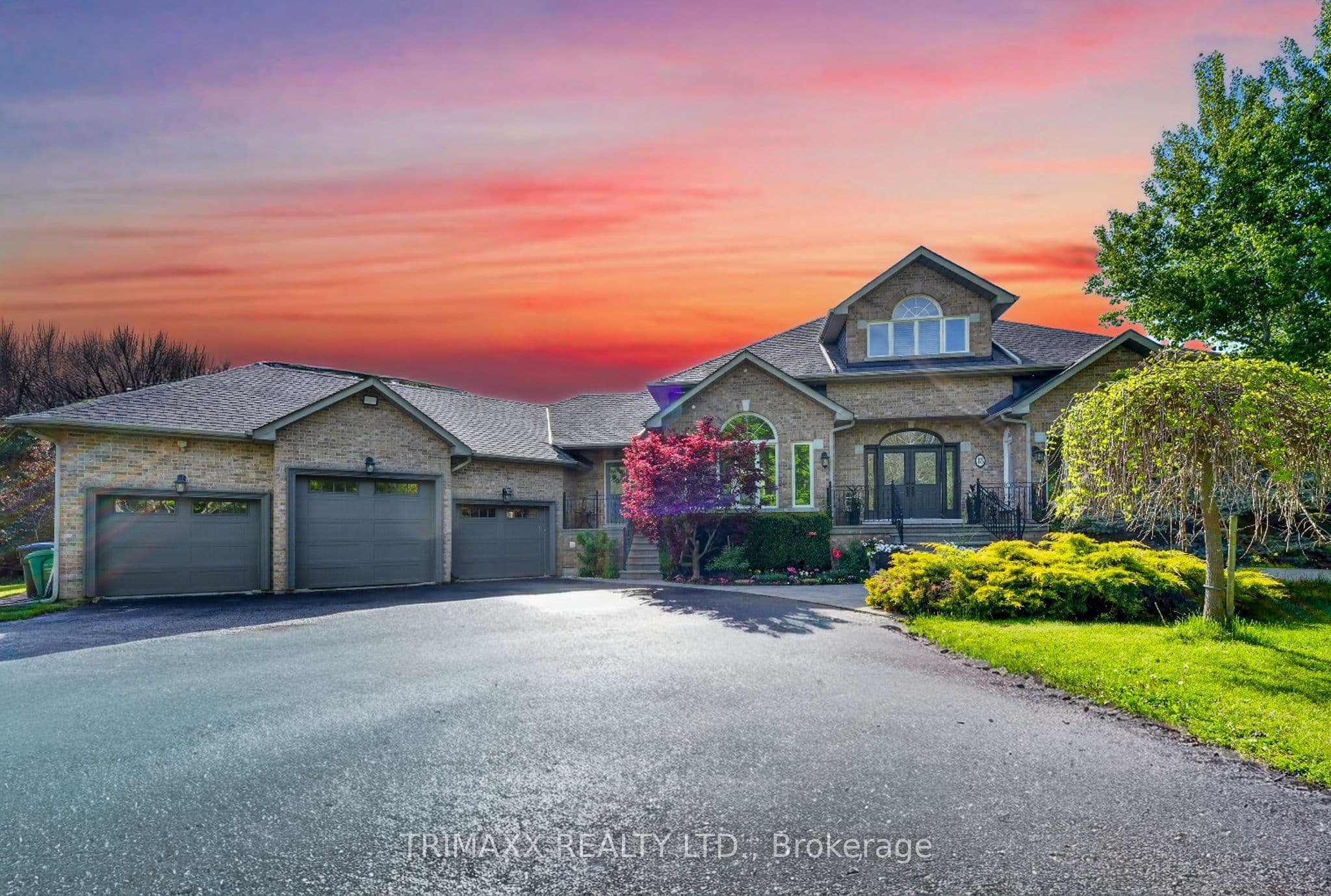 18 Walton Drive photo 1