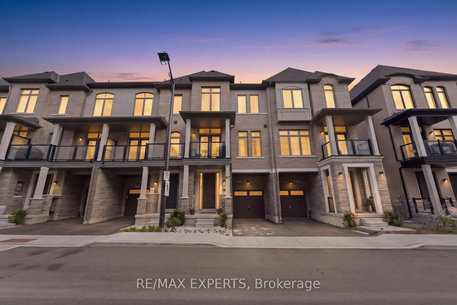 87 De La Roche Drive photo 1