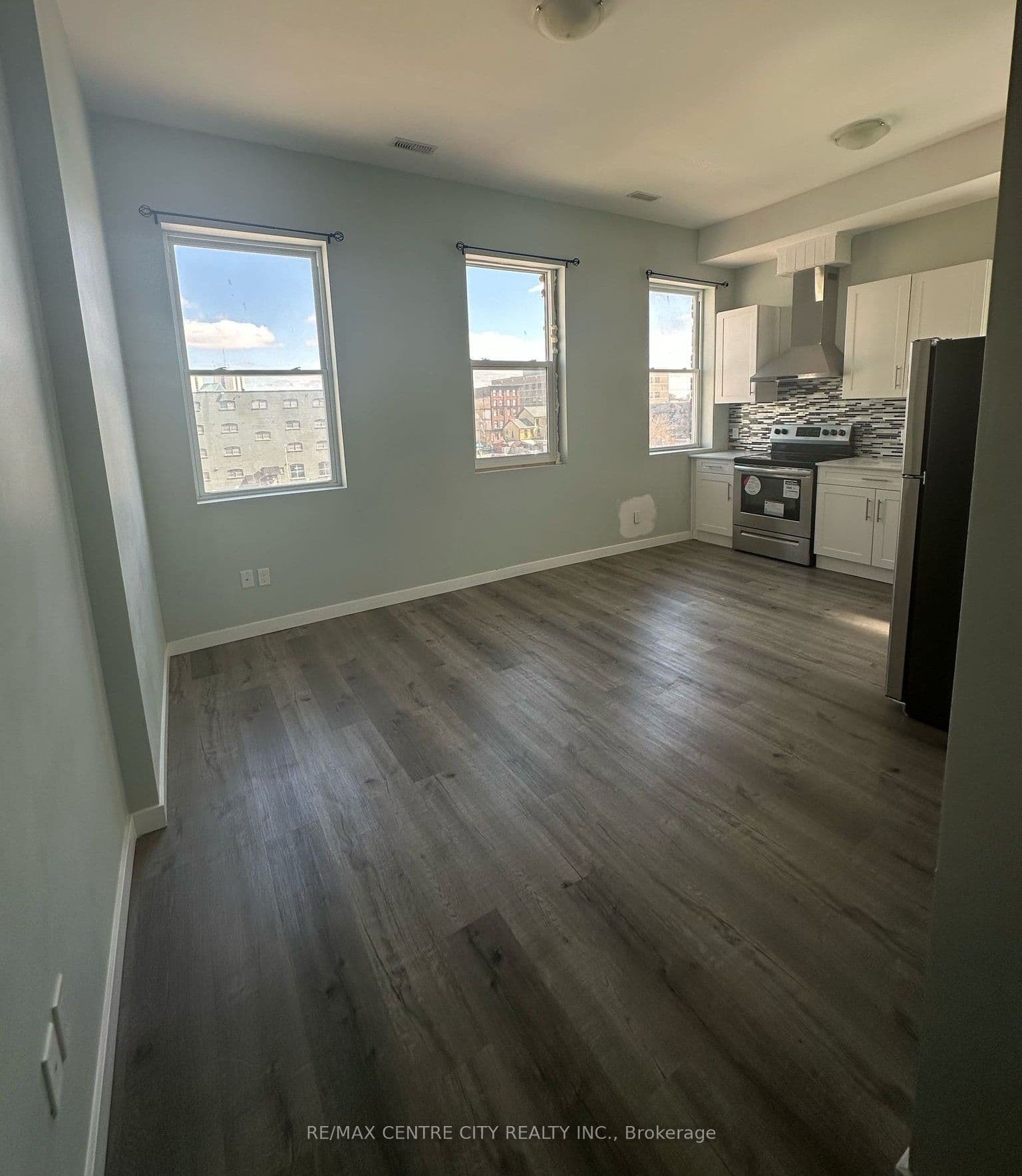 Unit 8 362 Richmond Street photo 1