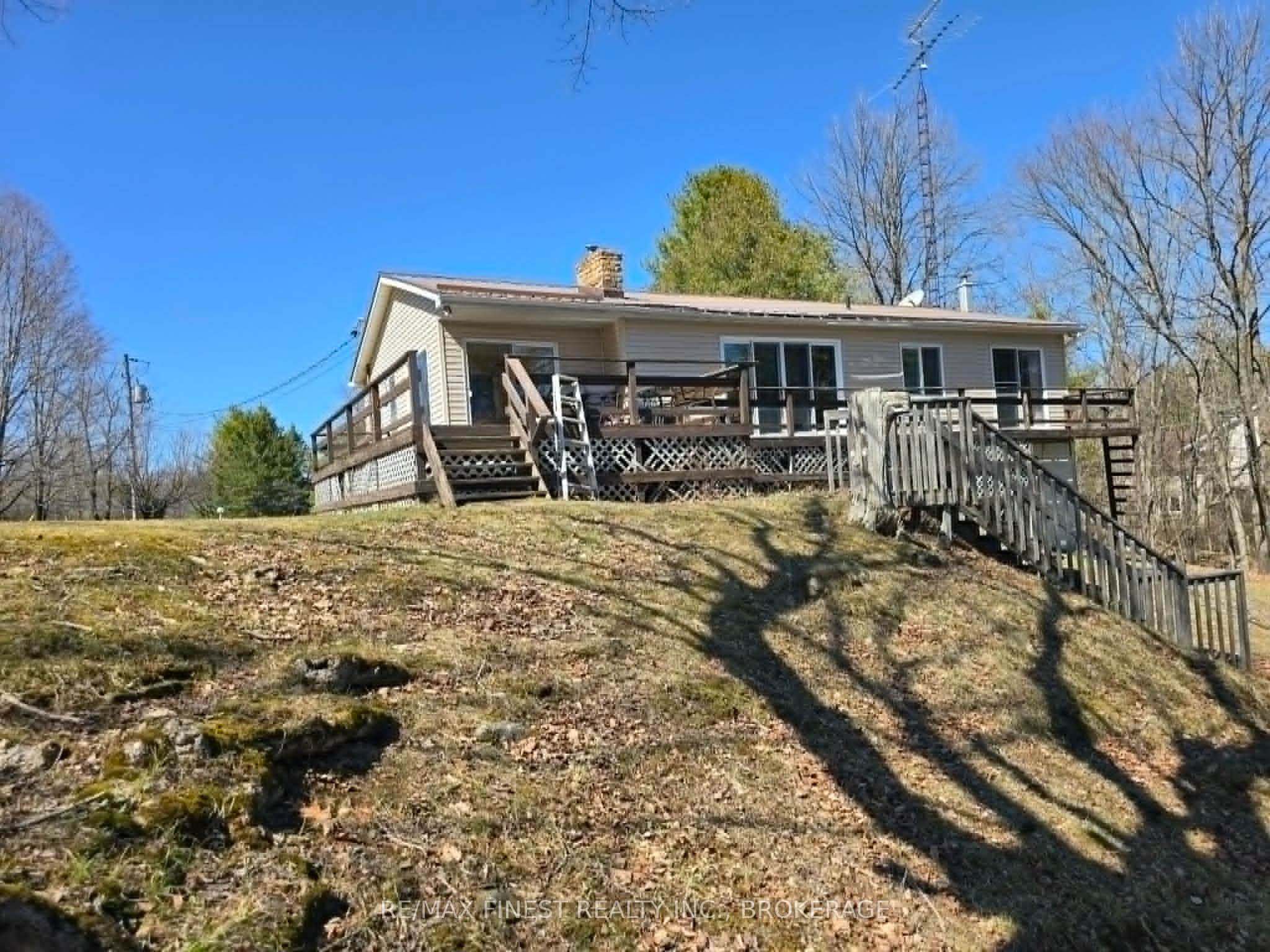 1182 Clement Road photo 1