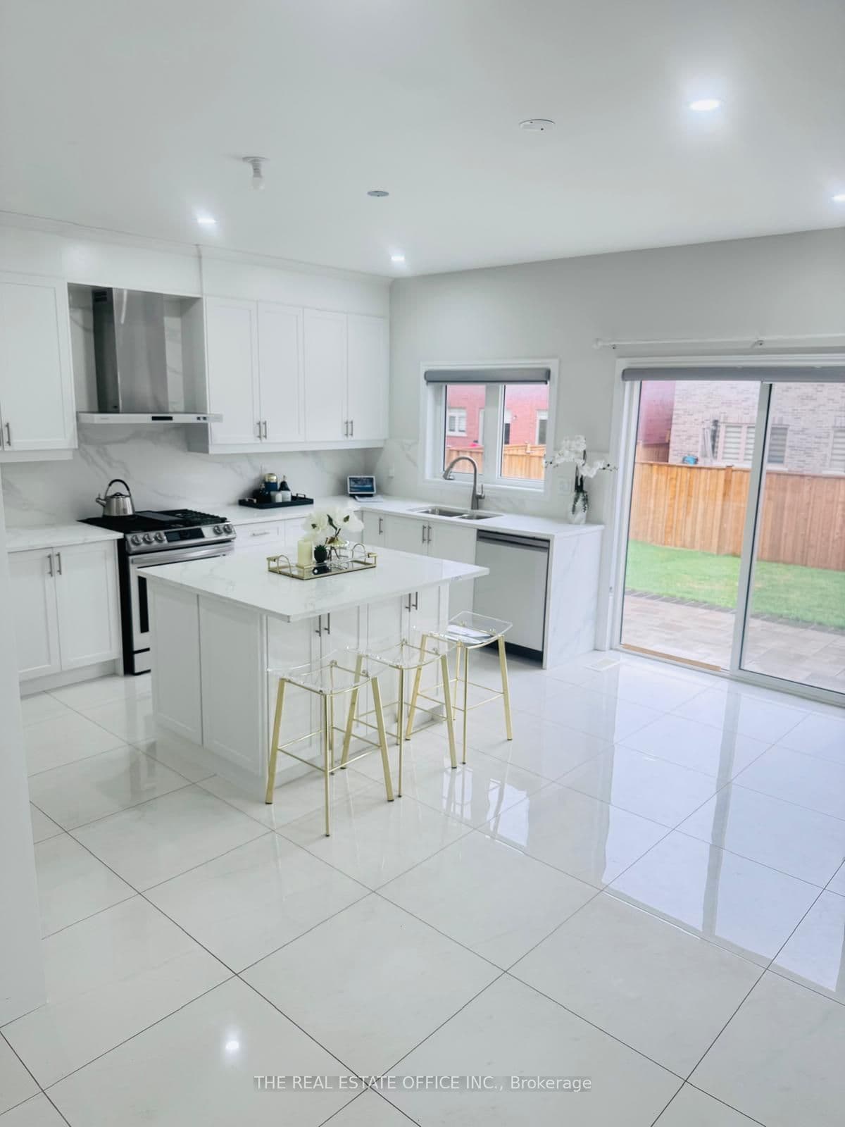1533 Prentice Road photo 1