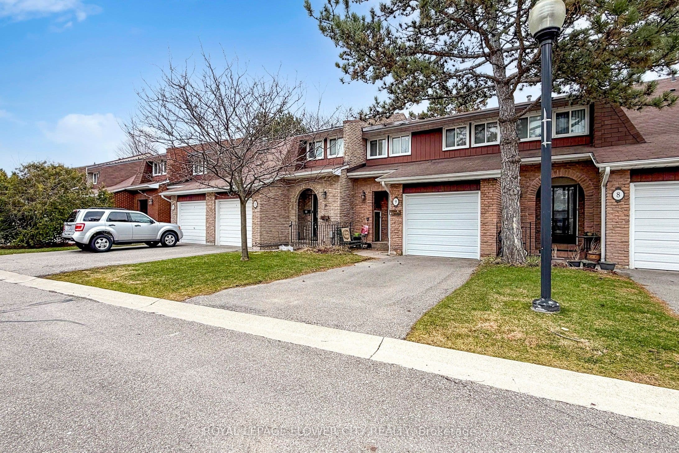 Unit 9 3350 Hornbeam Crescent photo 1