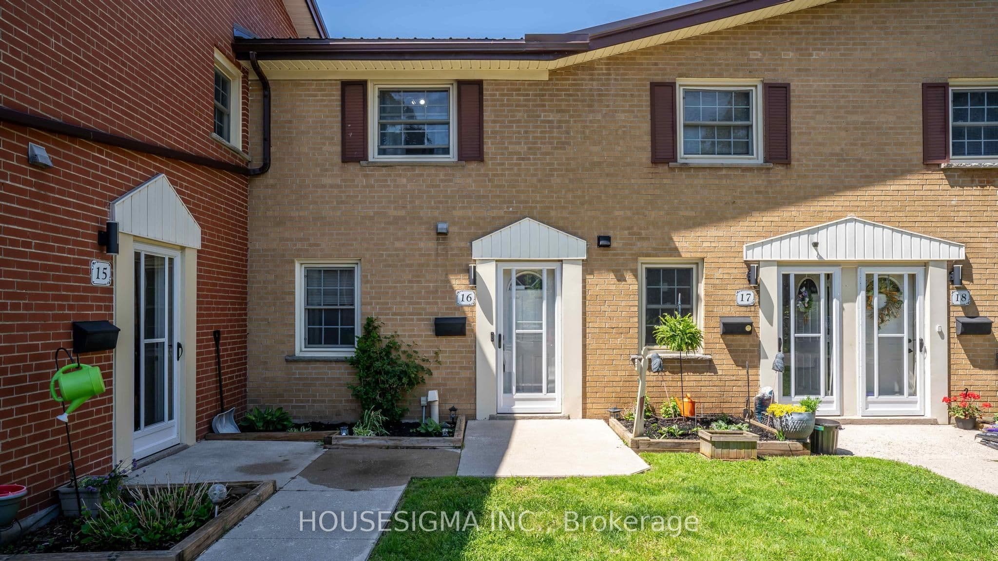 16 Arbour Glen Crescent photo 1