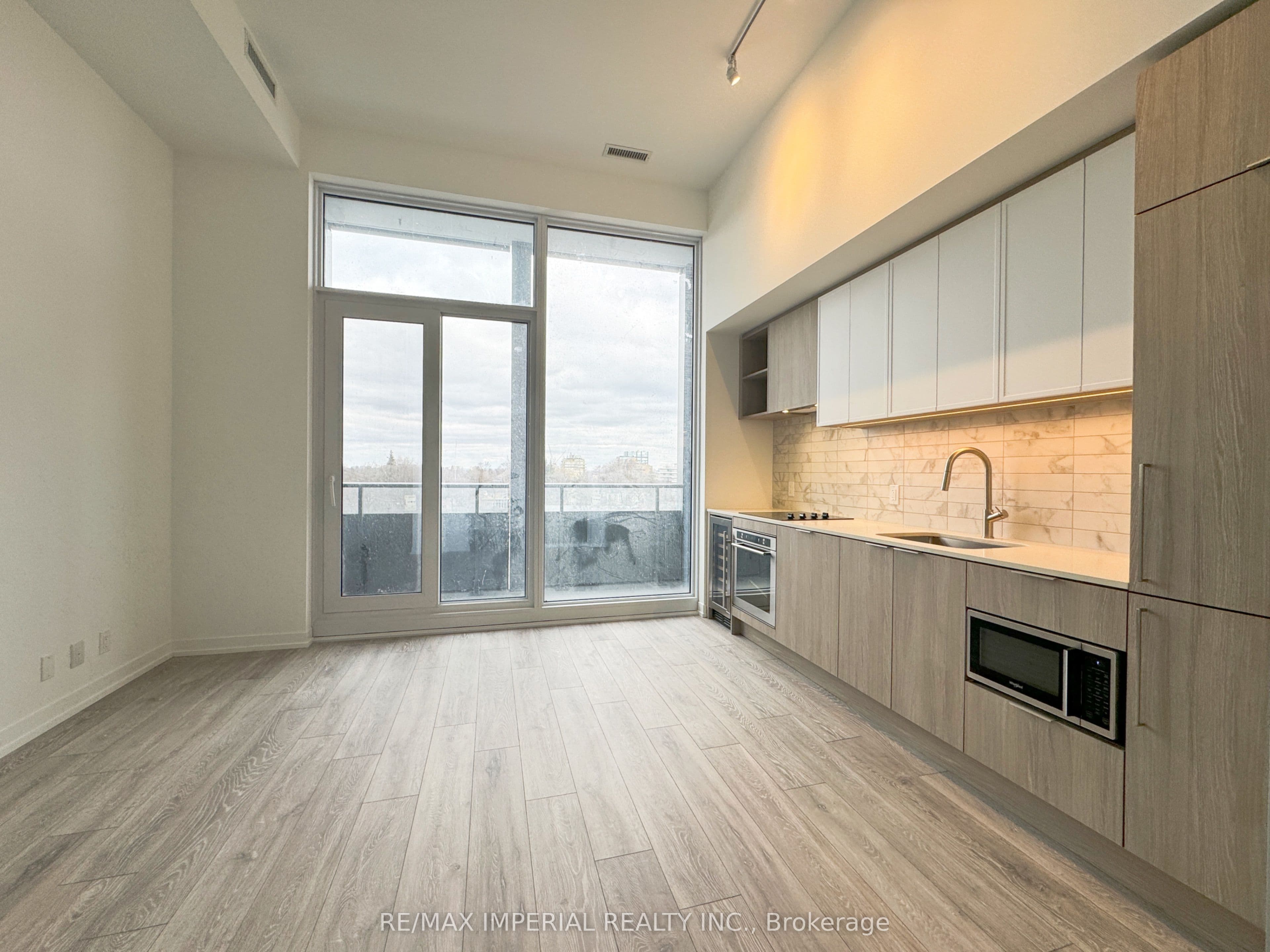 Unit 1005 2020 Bathurst Street photo 1